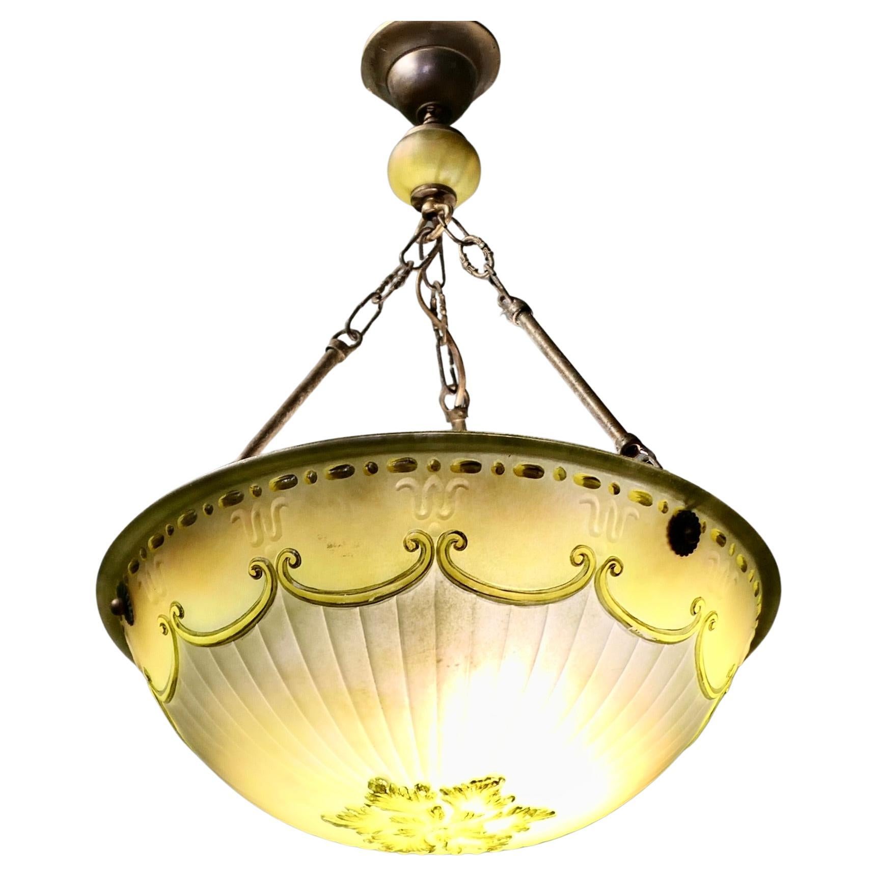 Plafoniera in vetro decorato Art Decor francese con rosone in ottone
