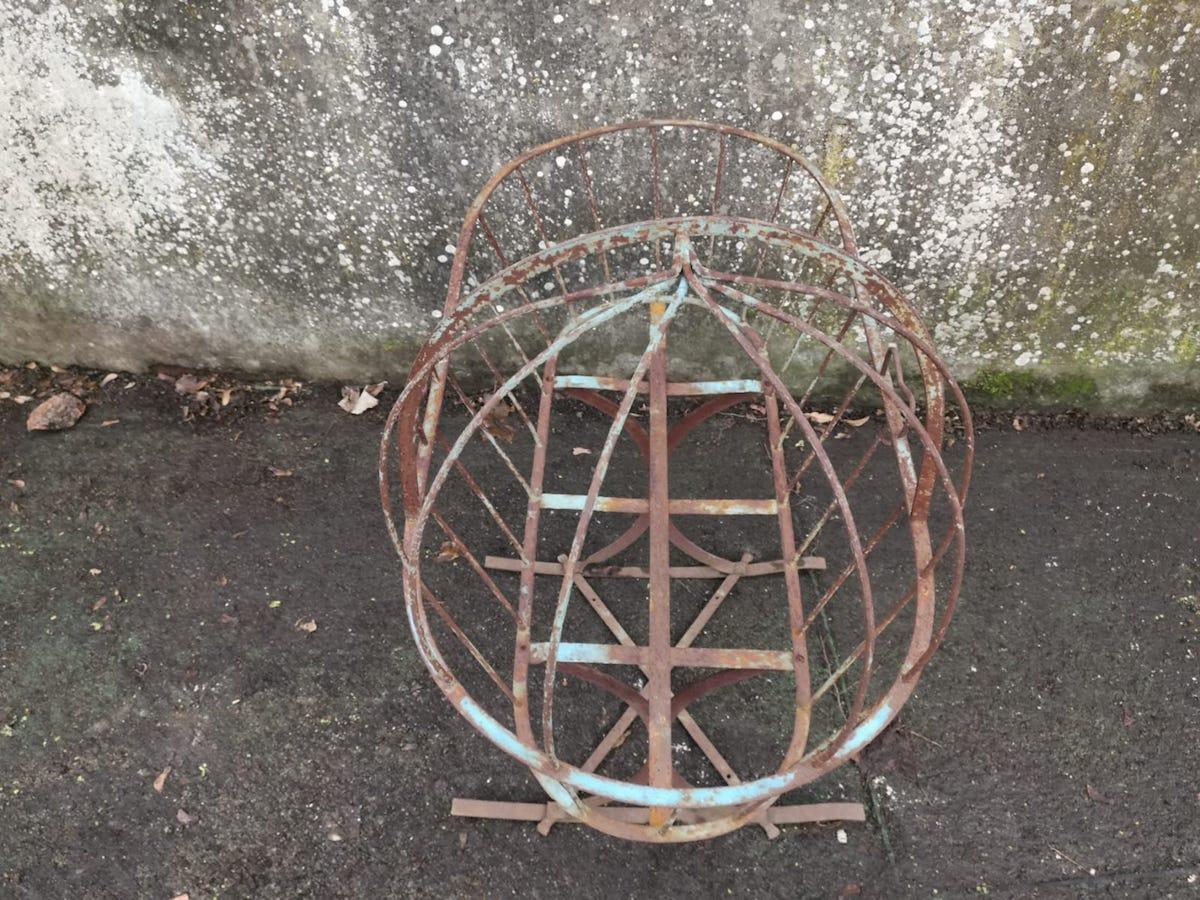 French Art Deco Decorative Iron Cot or Cradle with Canopy on Gentle Rockers For Sale 5