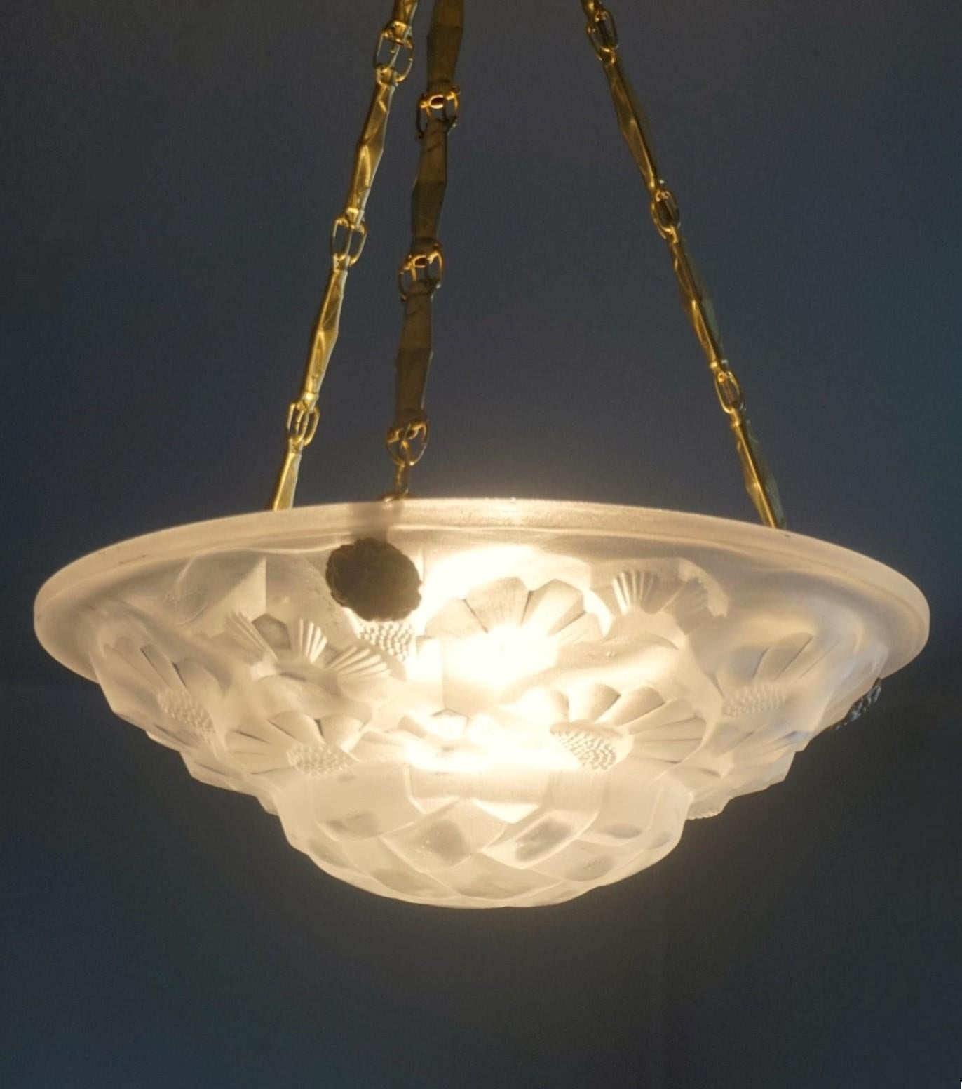 French Art Deco Degue Art Glass Pendant Chandelier, Signed, France, 1930s For Sale 6