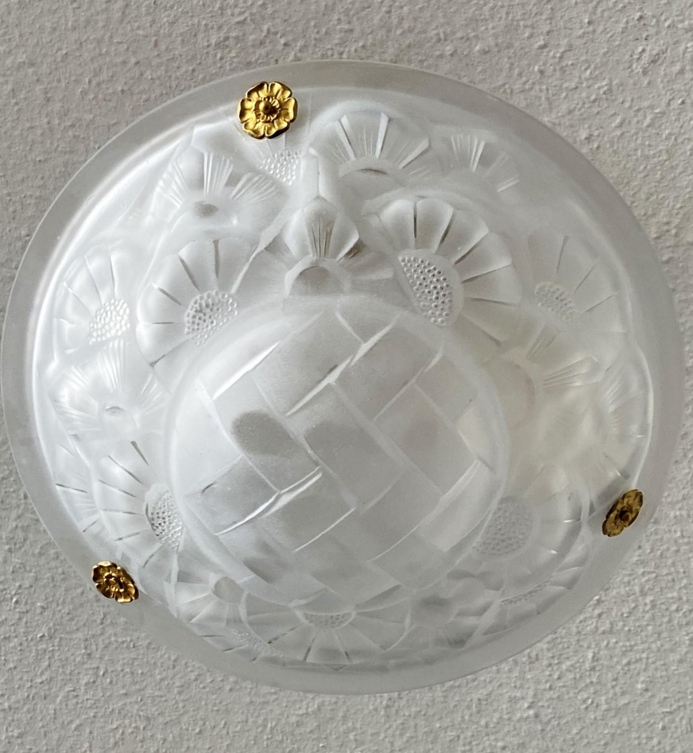 Brass French Art Deco Degue Art Glass Pendant Chandelier, Signed, France, 1930s For Sale