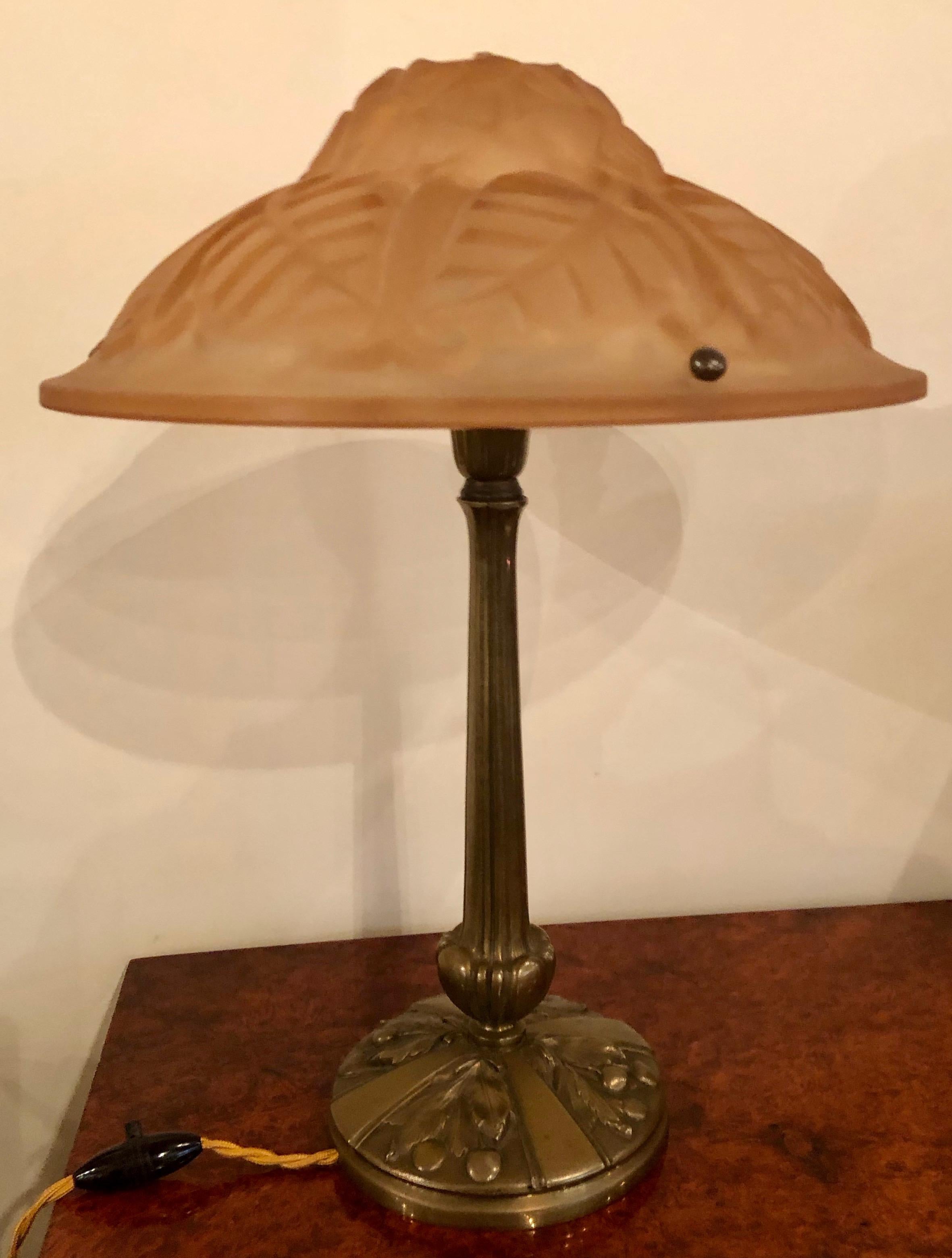 French Art Deco Degue Pink and Bronze Table Lamp In Good Condition In Oakland, CA
