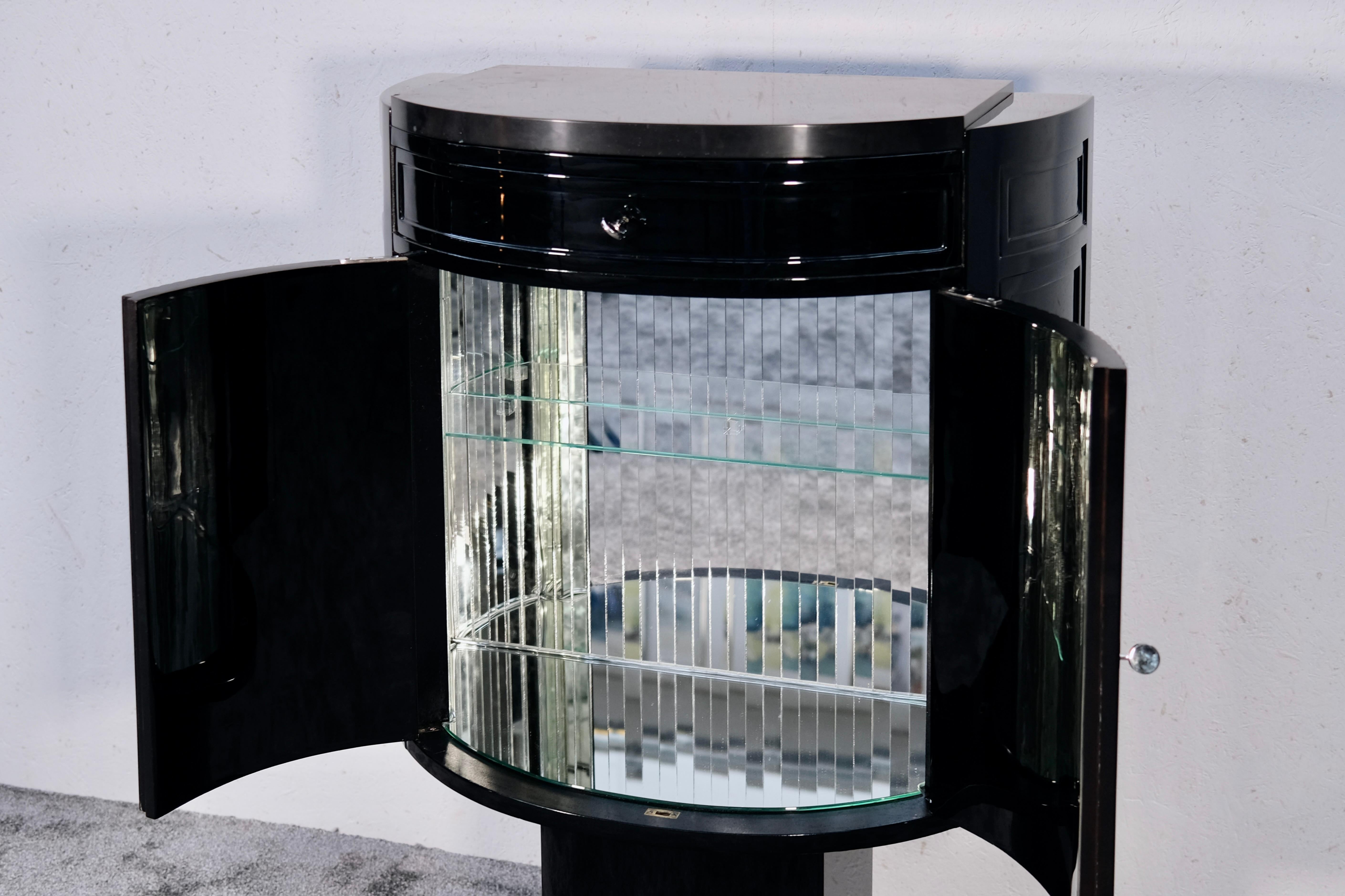 Mueble Bar Art Decó Francés Demi-Lune en Laca Negra con Tapa de Mármol, Años 30 en venta 4