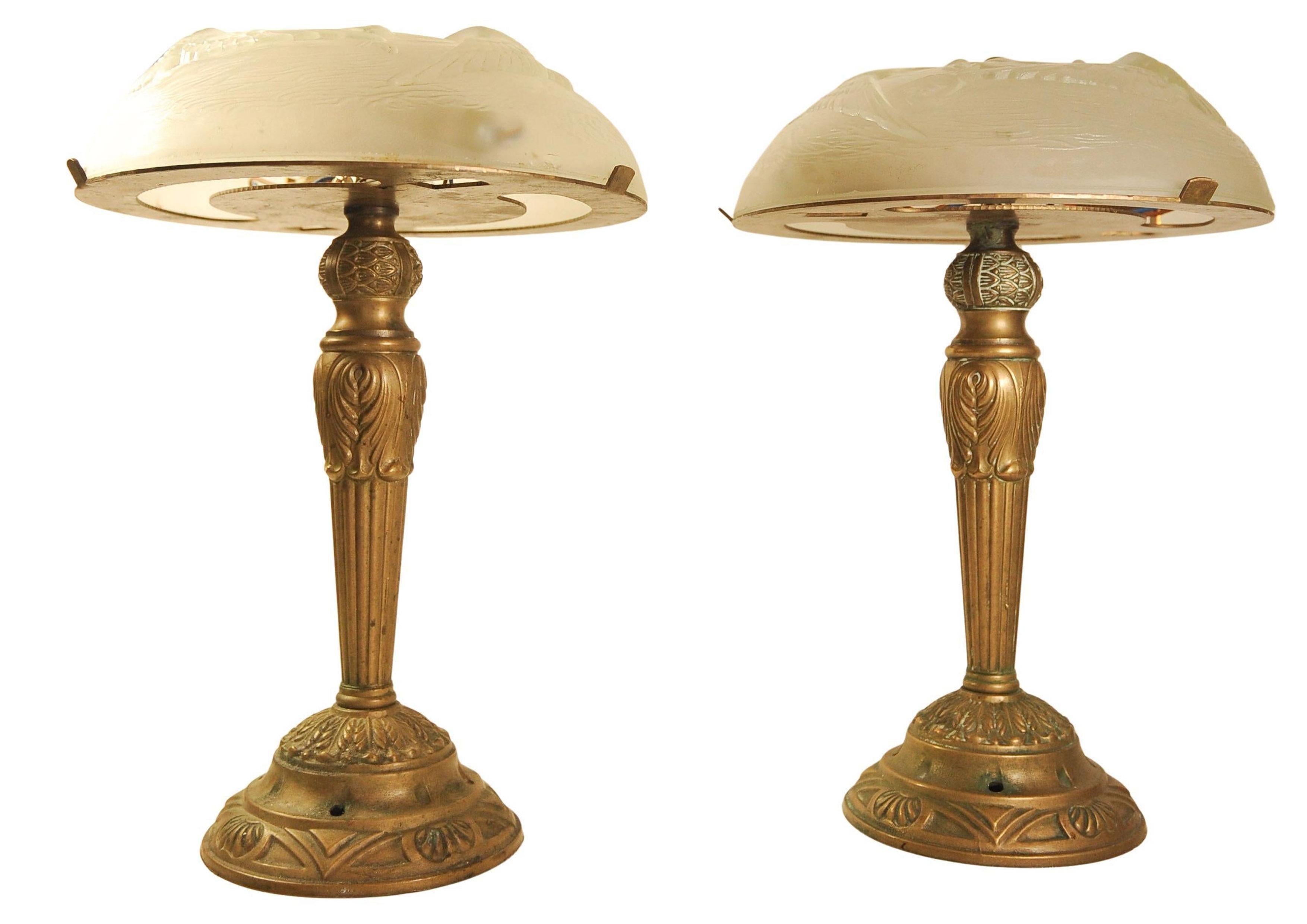 Lampade da tavolo in vetro smerigliato e ottone in stile Art Deco francese di Léon Léon in vendita 3