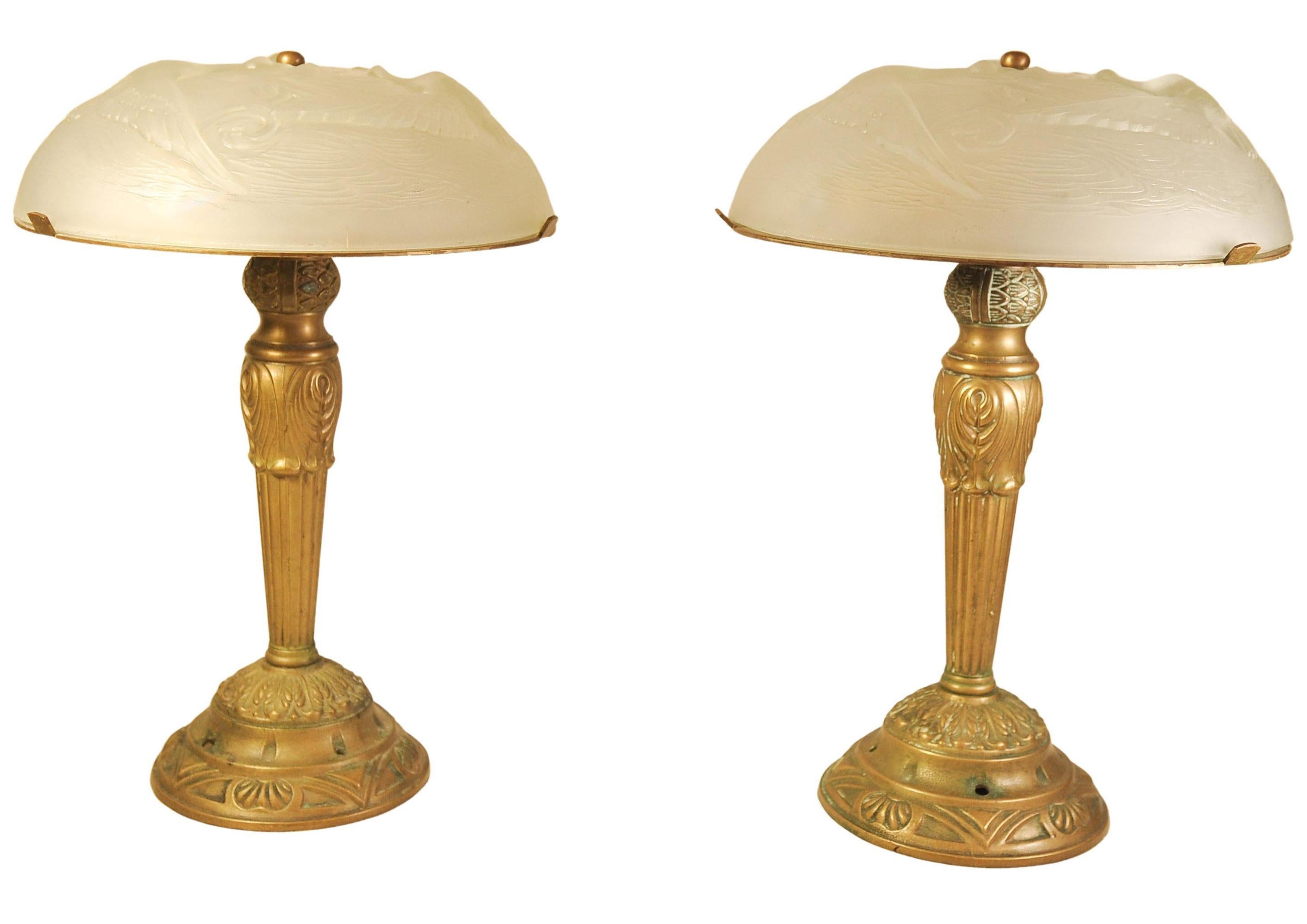 Francese Lampade da tavolo in vetro smerigliato e ottone in stile Art Deco francese di Léon Léon in vendita