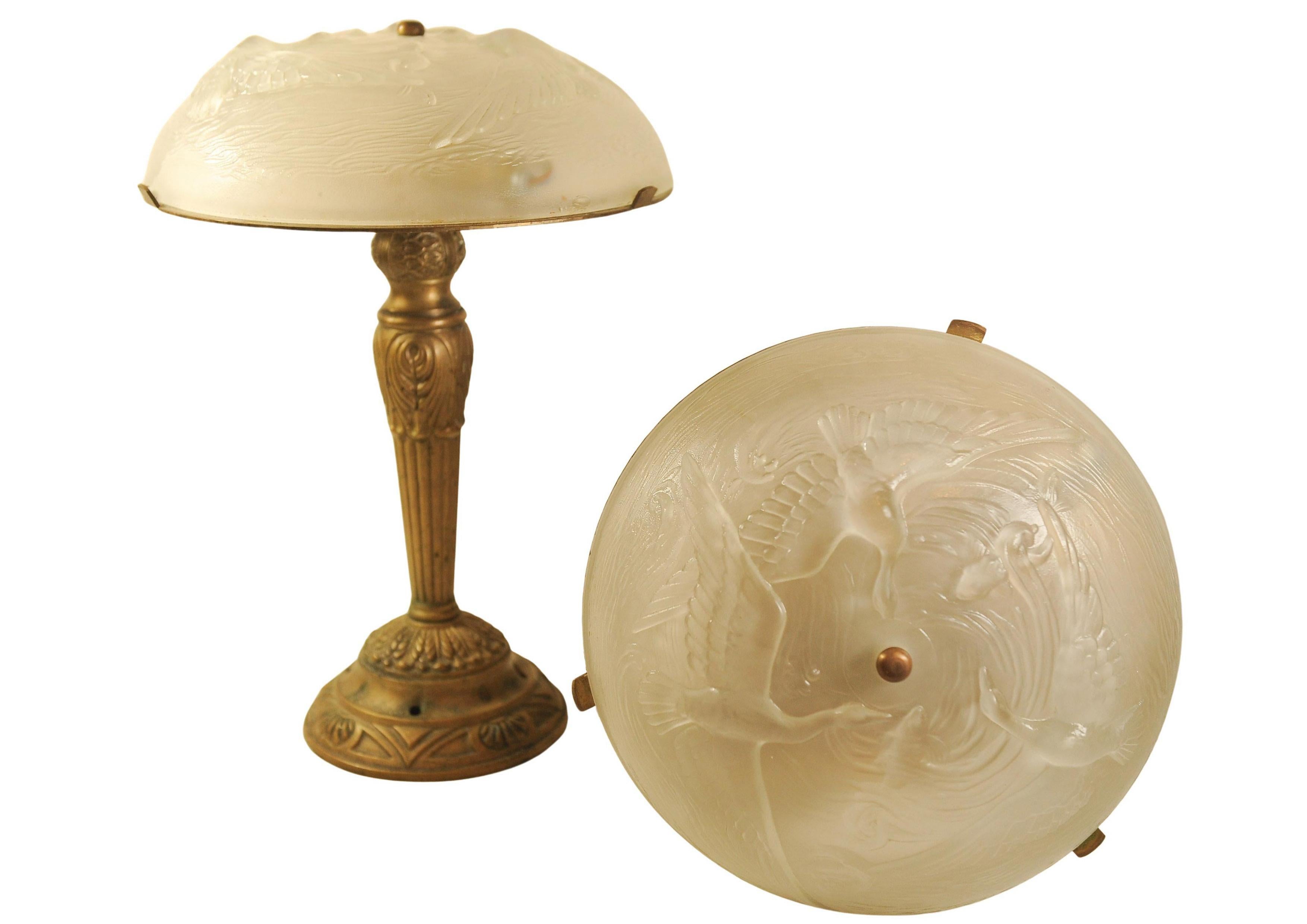 Lampade da tavolo in vetro smerigliato e ottone in stile Art Deco francese di Léon Léon in vendita 2