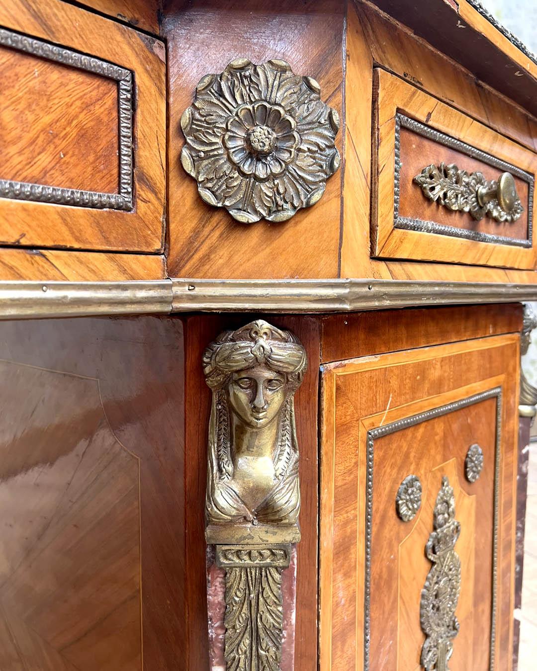 Französischer Art-Déco-Schreibtisch, CIRCA 1930 - Feines Holz, vergoldete Bronze und Marmor im Angebot 8