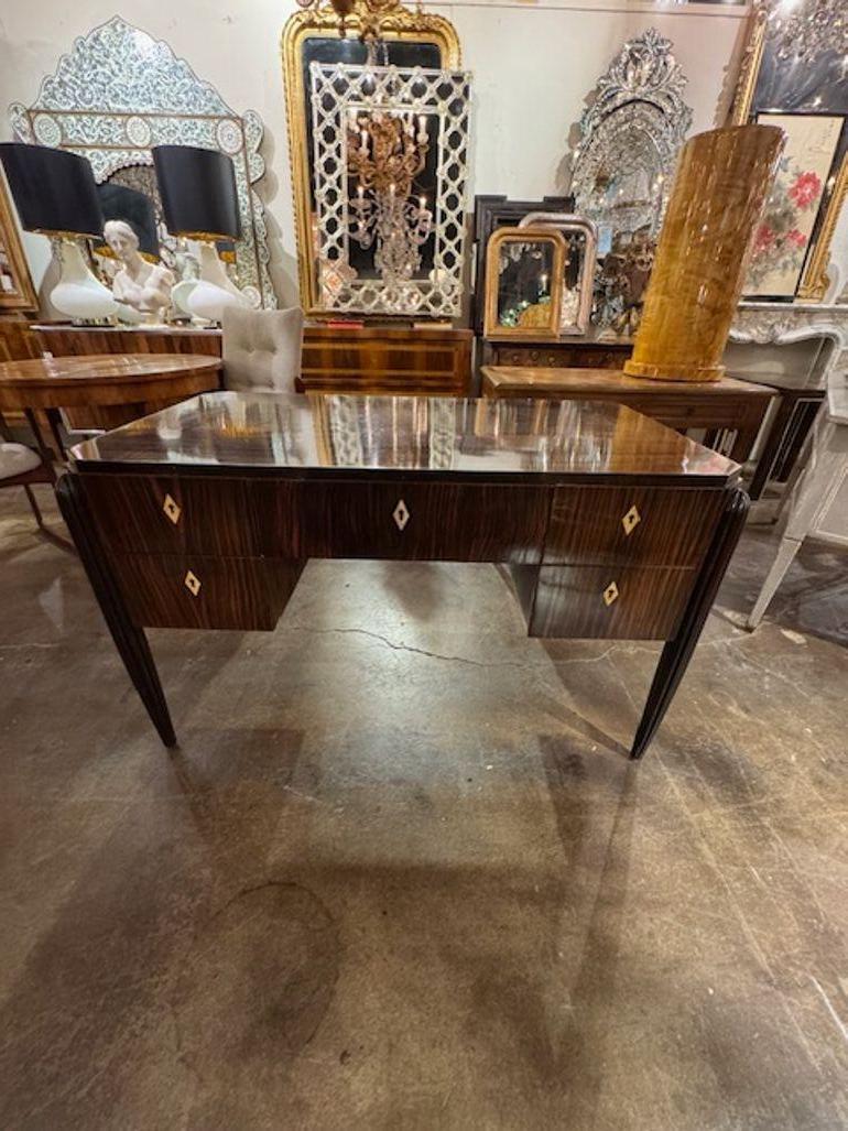 Scrivania francese Art Déco in legno di Macassar di Emil-Jacques Ruhlmann. Circa 1940. Uno dei preferiti dai migliori designer! 50w x 28d x 30h