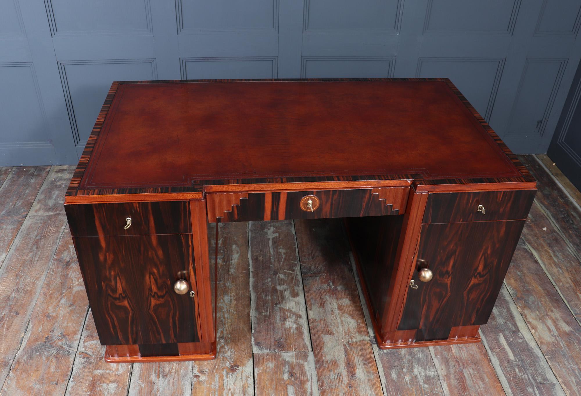 Französischer Art-Déco-Schreibtisch aus Makassar-Ebenholz im Angebot 5