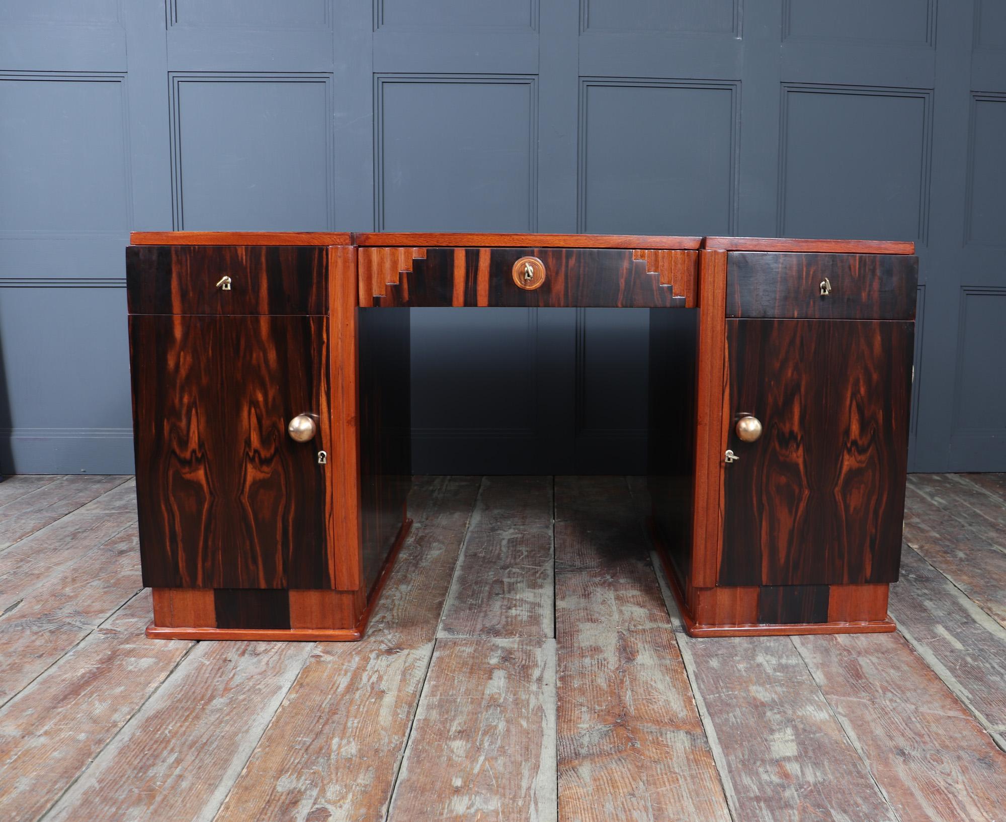 Französischer Art-Déco-Schreibtisch aus Makassar-Ebenholz im Angebot 6