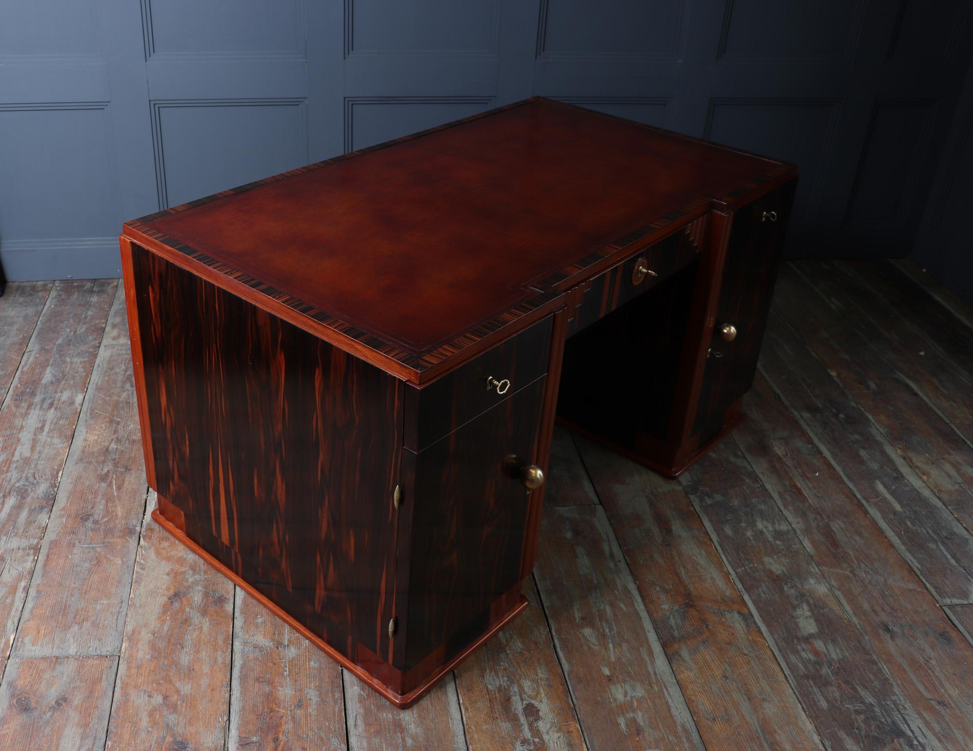 Französischer Art-Déco-Schreibtisch aus Makassar-Ebenholz im Angebot 11