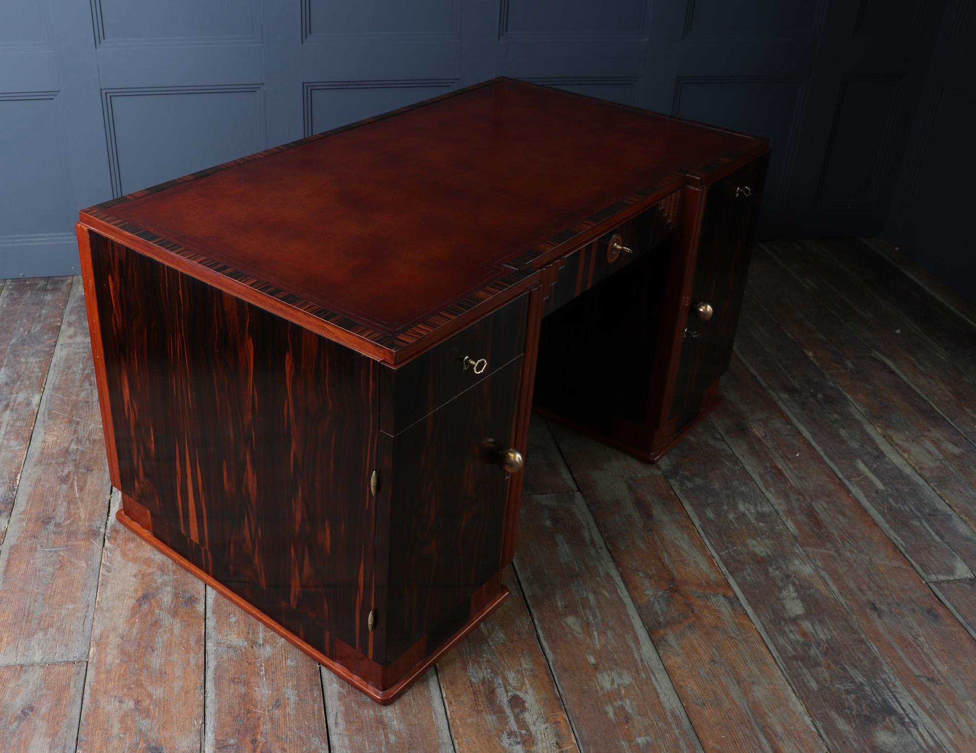 Französischer Art-Déco-Schreibtisch aus Makassar-Ebenholz im Angebot 12