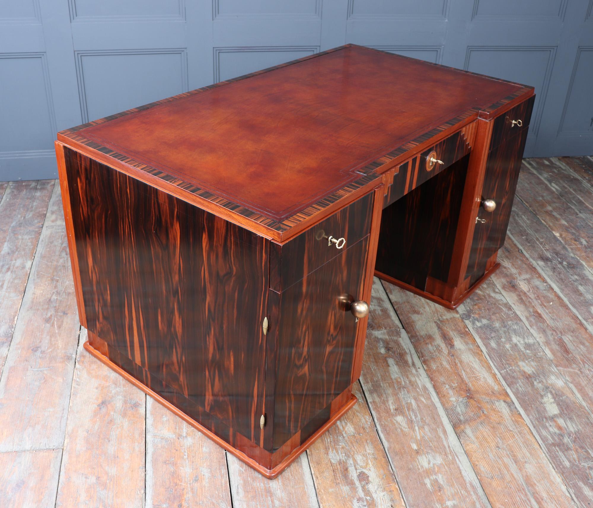 Französischer Art-Déco-Schreibtisch aus Makassar-Ebenholz im Angebot 13