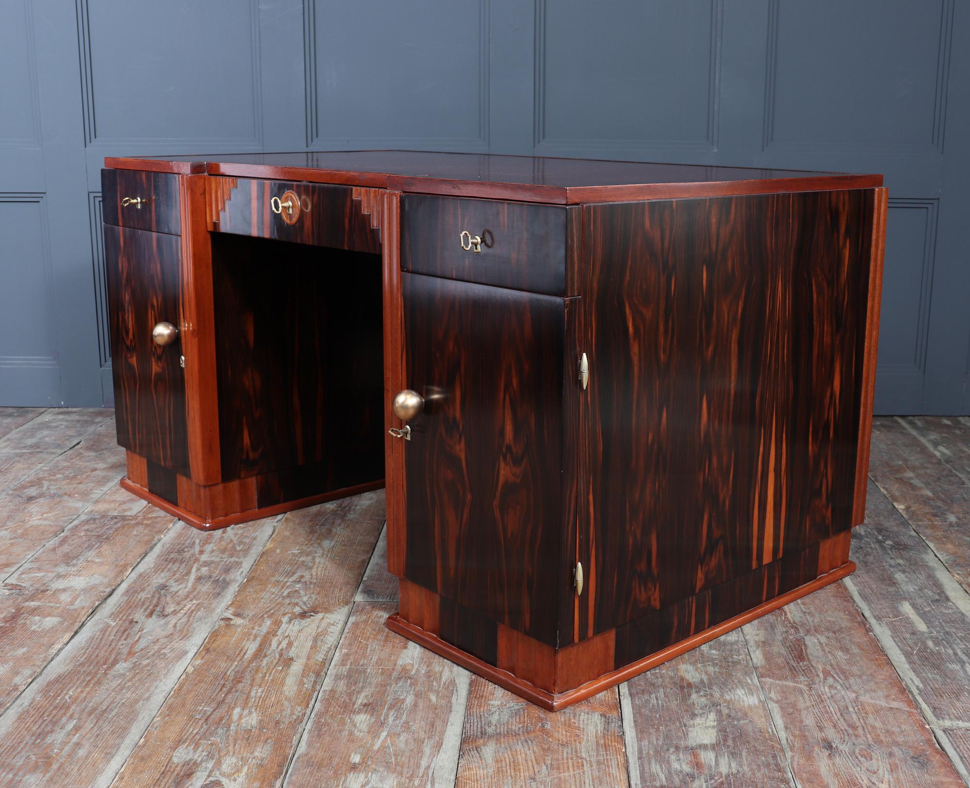 Französischer Art-Déco-Schreibtisch aus Makassar-Ebenholz im Angebot 2