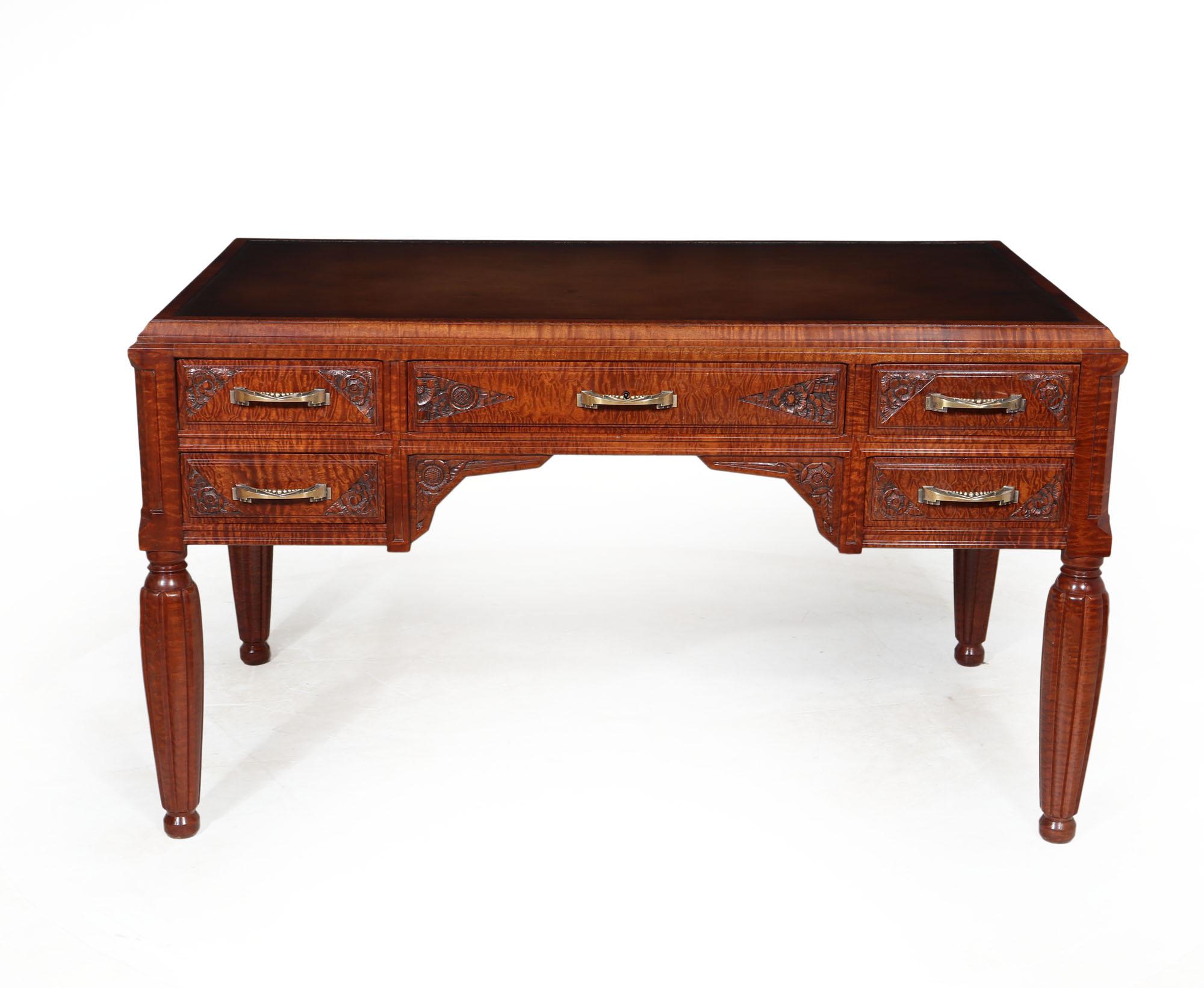 French Art Deco Desk in Pommelle Sapelle In Good Condition For Sale In Paddock Wood Tonbridge, GB