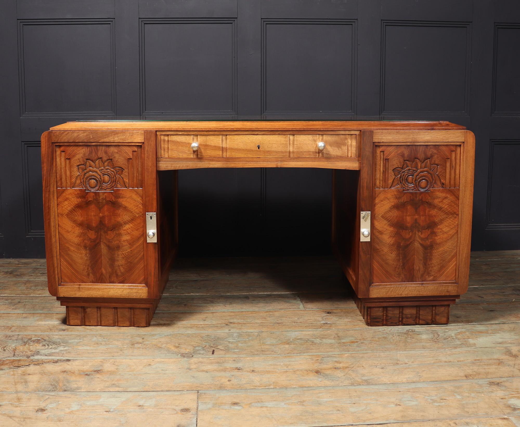 French Art Deco Desk in Walnut In Good Condition In Paddock Wood Tonbridge, GB