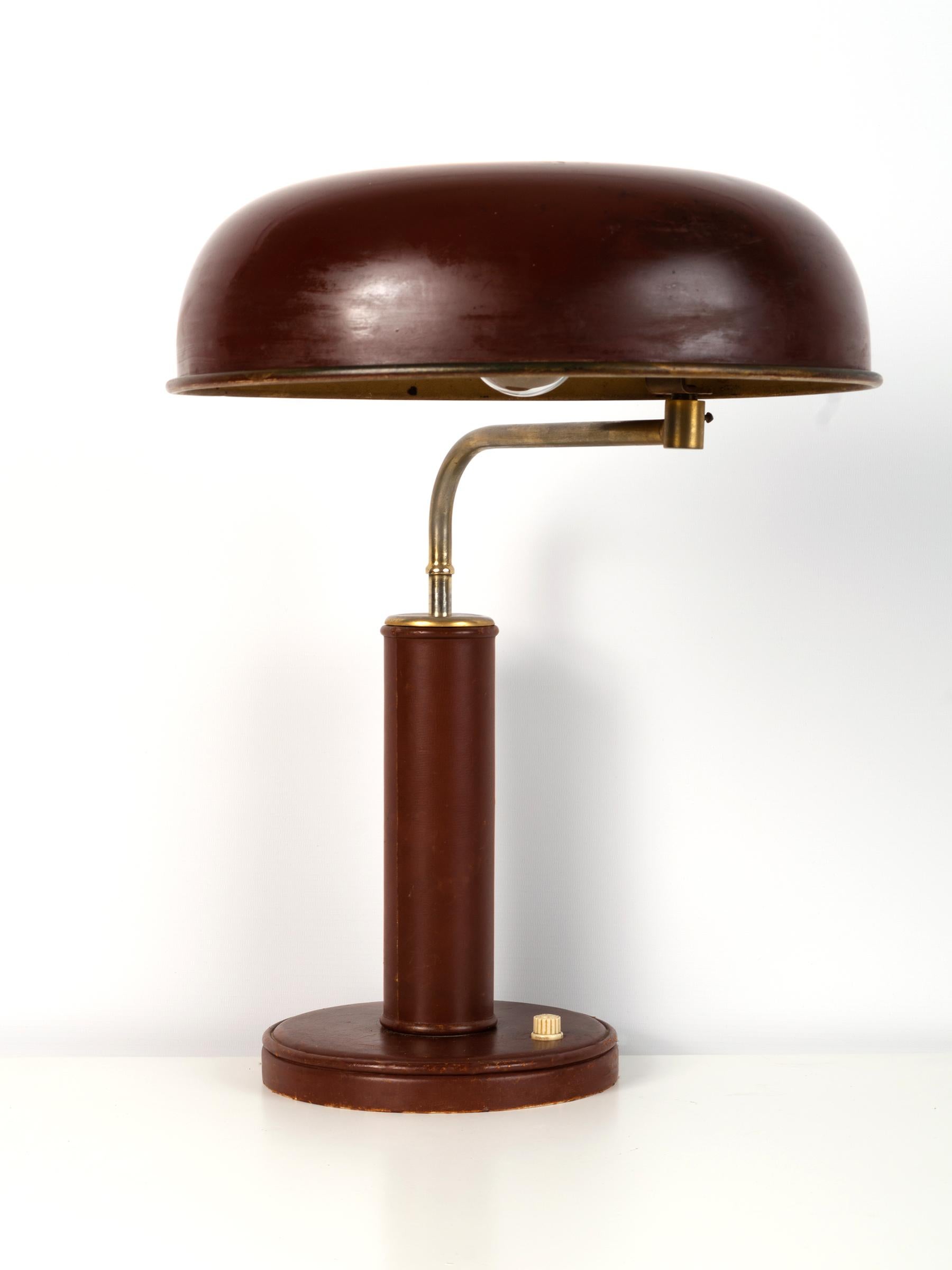 French desk lamp dating from circa 1940. The base is constructed in leather with a brass stem and shade.

Presented in very good condition commensurate of age and use.