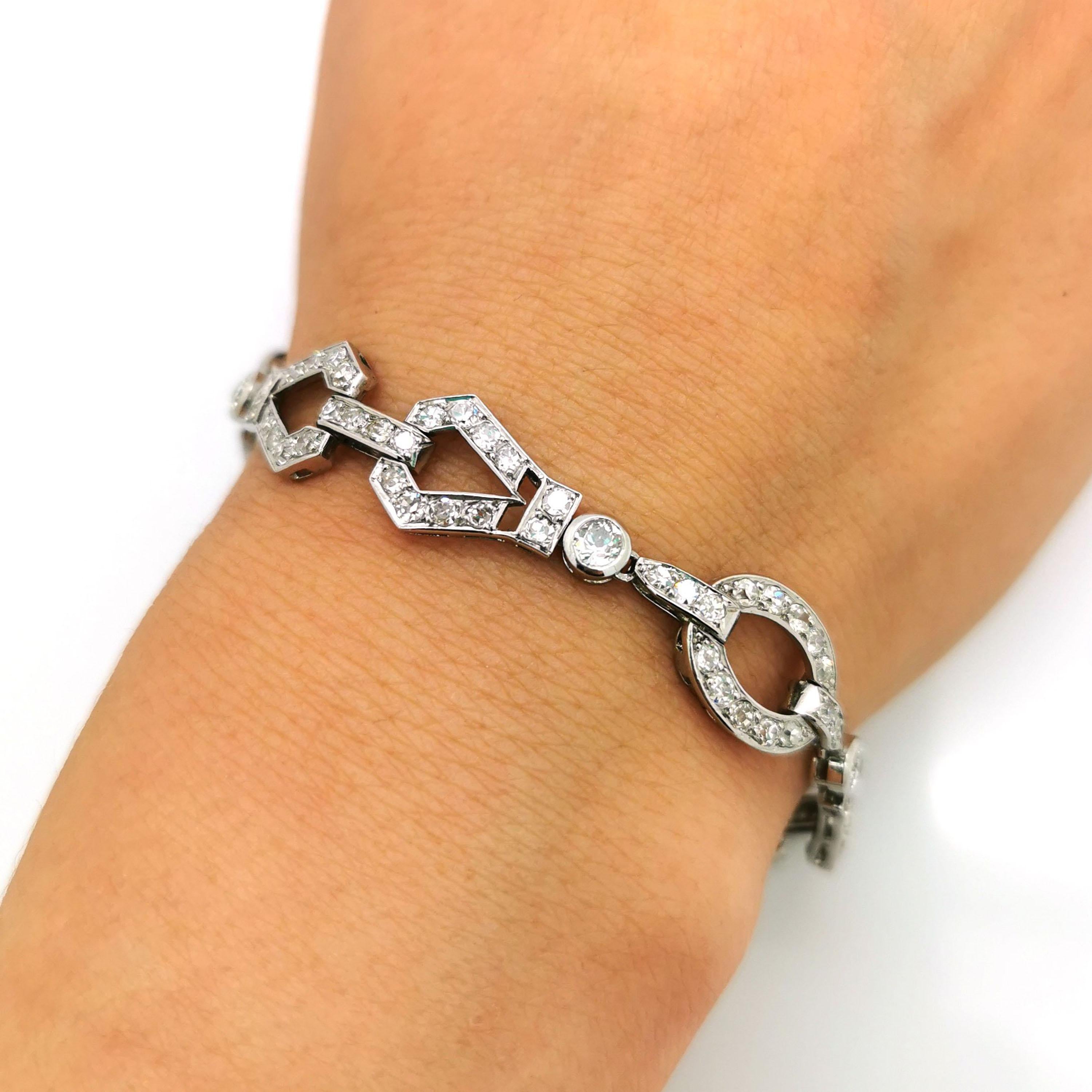 French Art Deco Diamond and Platinum Bracelet, Circa 1930 In Good Condition For Sale In London, GB