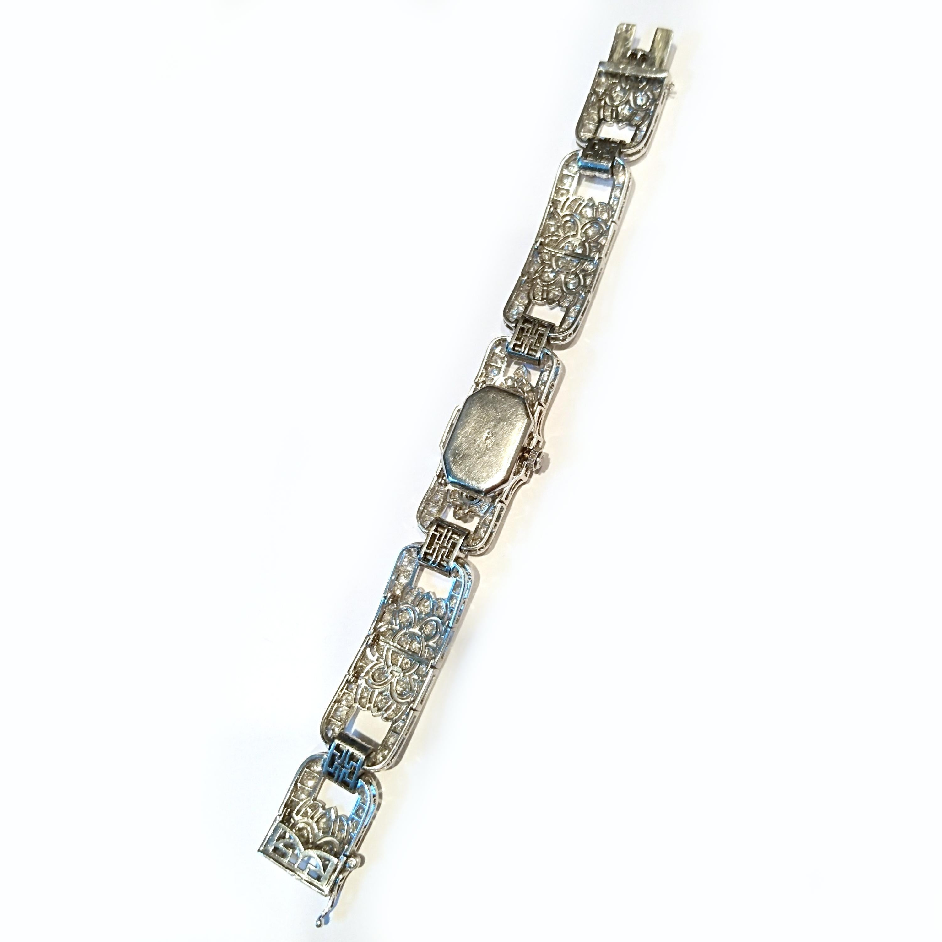 Montre-bracelet cocktail Art déco française en platine et diamants, vers 1930 en vente 2