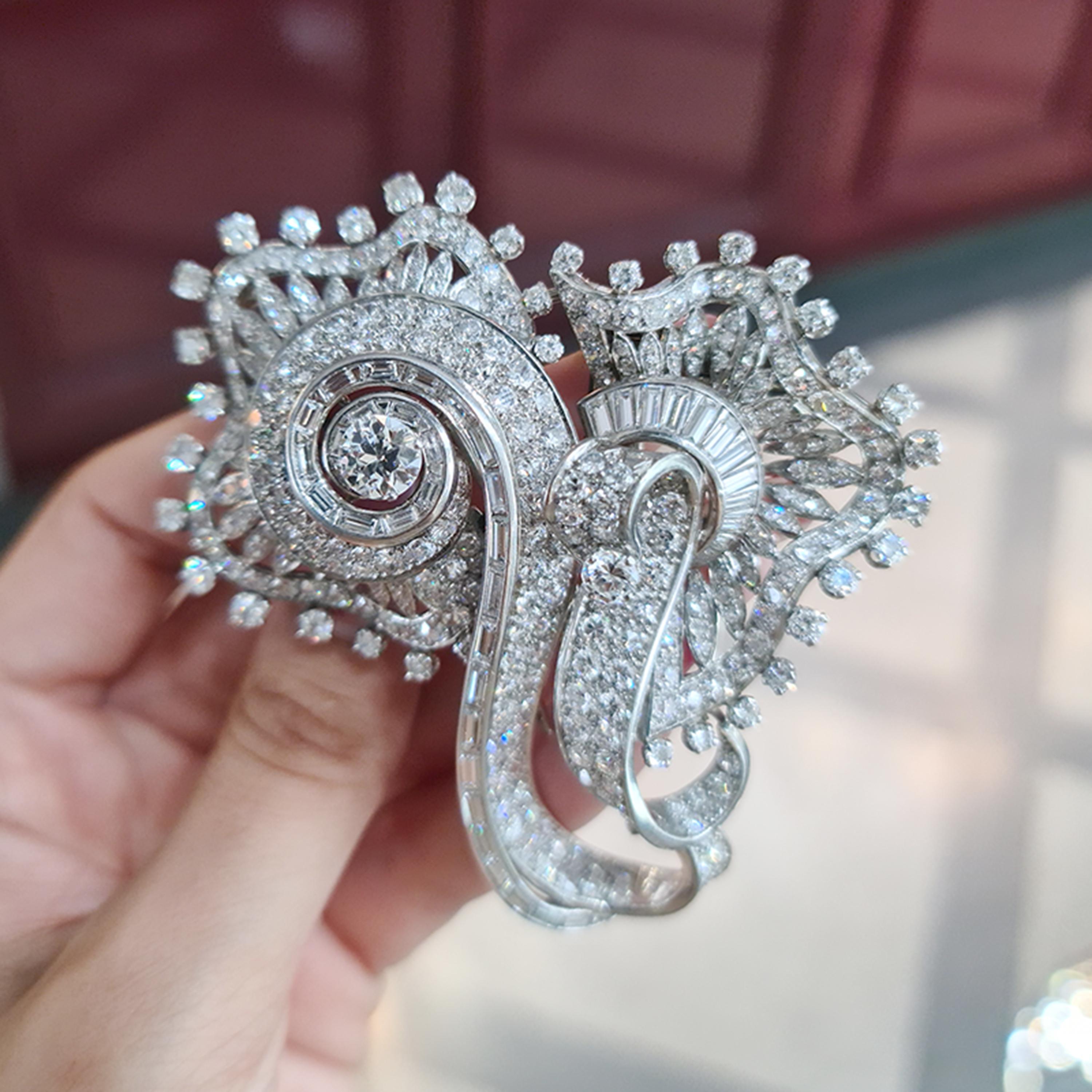 French Art Deco Diamond and Platinum Double Clip Brooch, Circa 1930 5