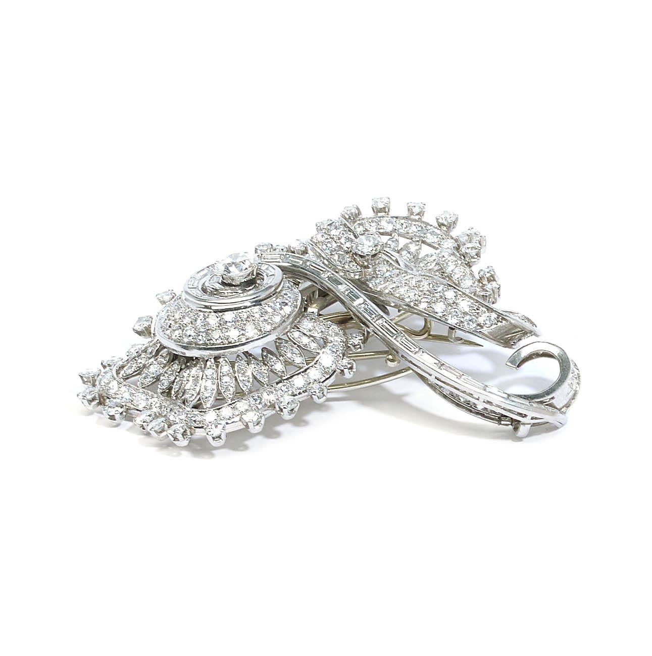 French Art Deco Diamond and Platinum Double Clip Brooch, Circa 1930 In Good Condition In London, GB