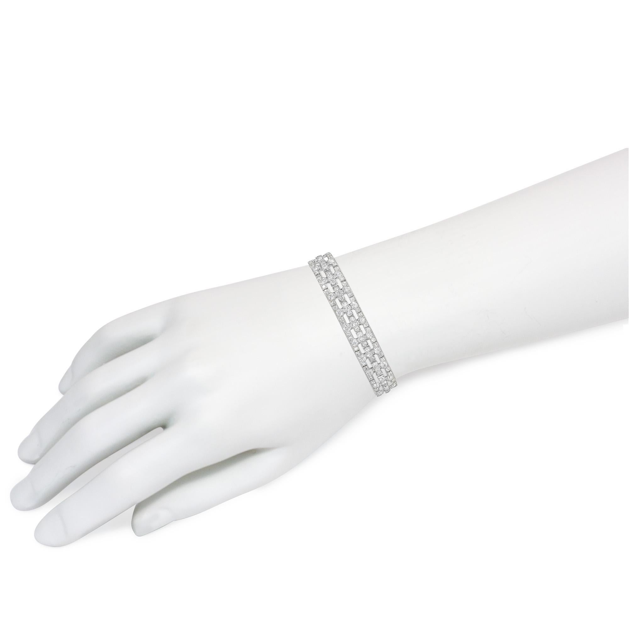 Bracelet ondulé ajouré en platine et diamant Art Déco français Bon état - En vente à New York, NY