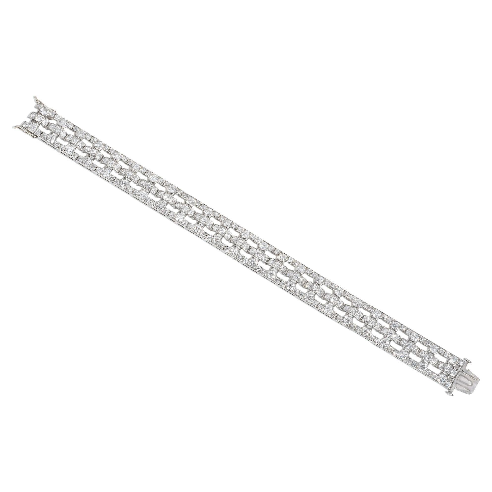 Bracelet ondulé ajouré en platine et diamant Art Déco français