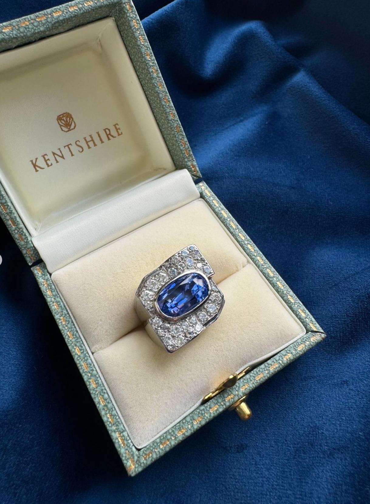 French Art Deco Diamond and Sapphire Cocktail Ring of Geometric Design For Sale 1