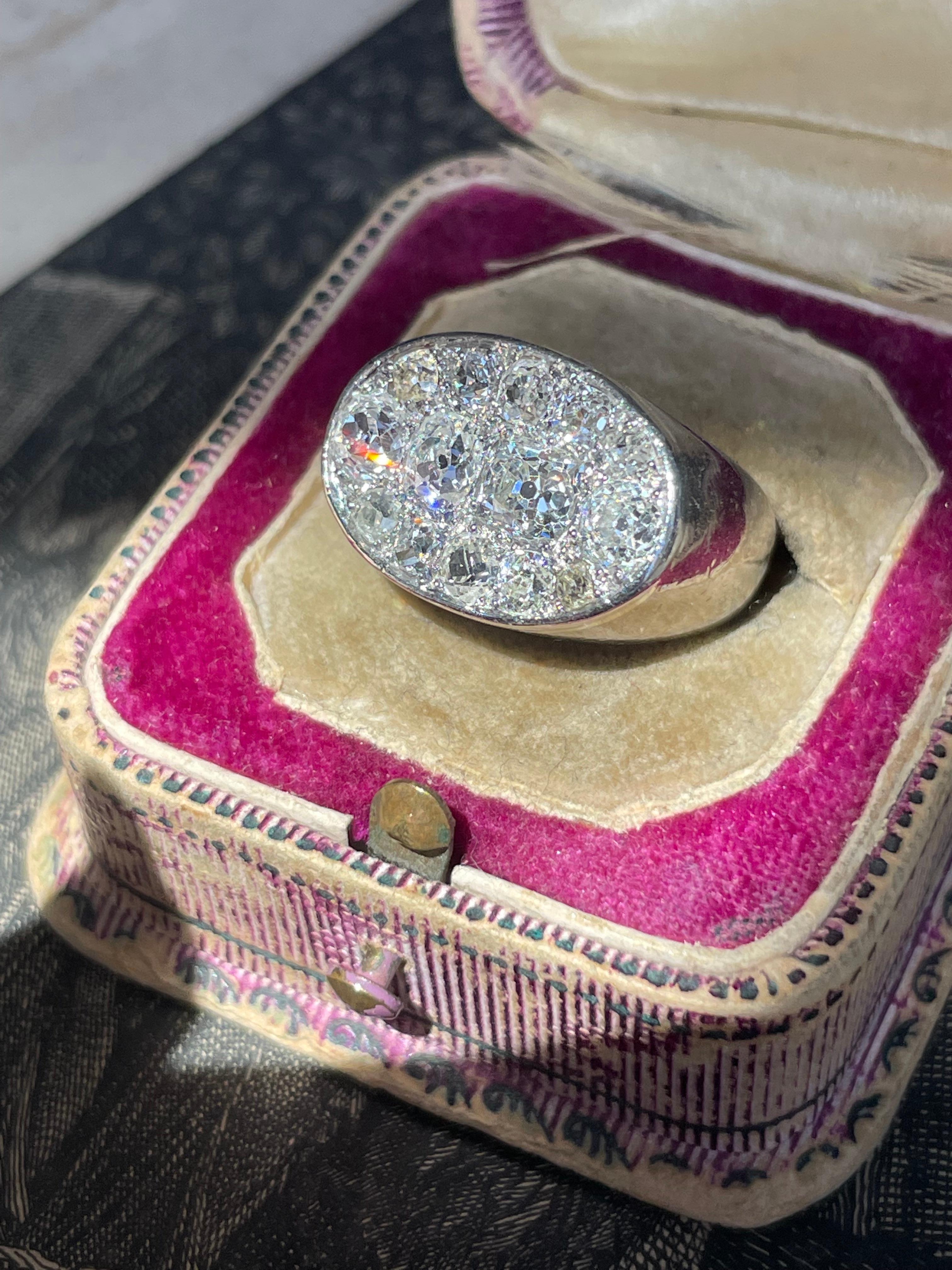 Anello Art Deco francese con pavé di diamanti in vendita 4