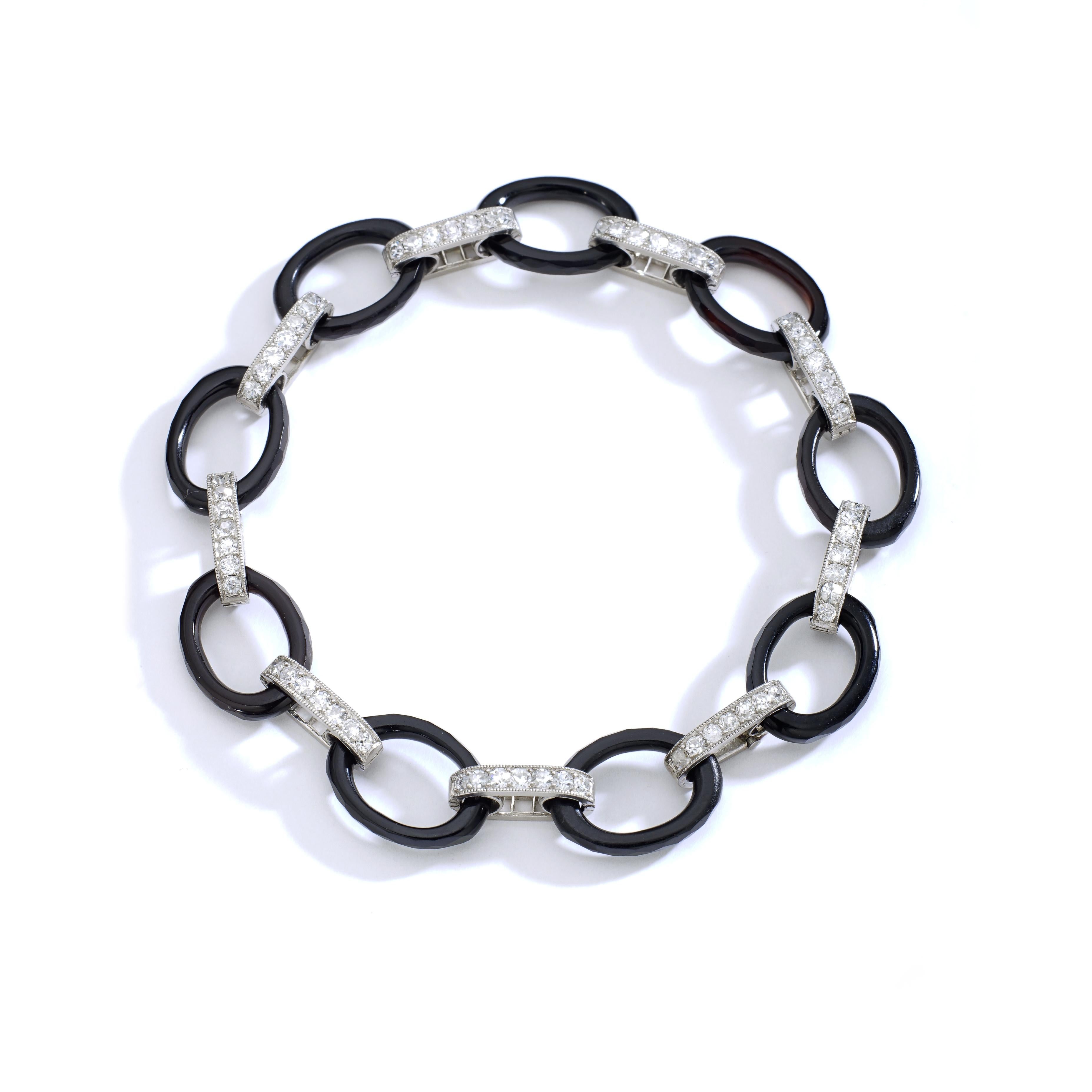 Art Deco Bracelet old mine cut diamonds and onyx set in platinum. French marks, numbered.
Circa 1925.

This elegant bracelet exemplifies the luxurious and geometric design elements characteristic of the Art Deco period, combining the brilliance of
