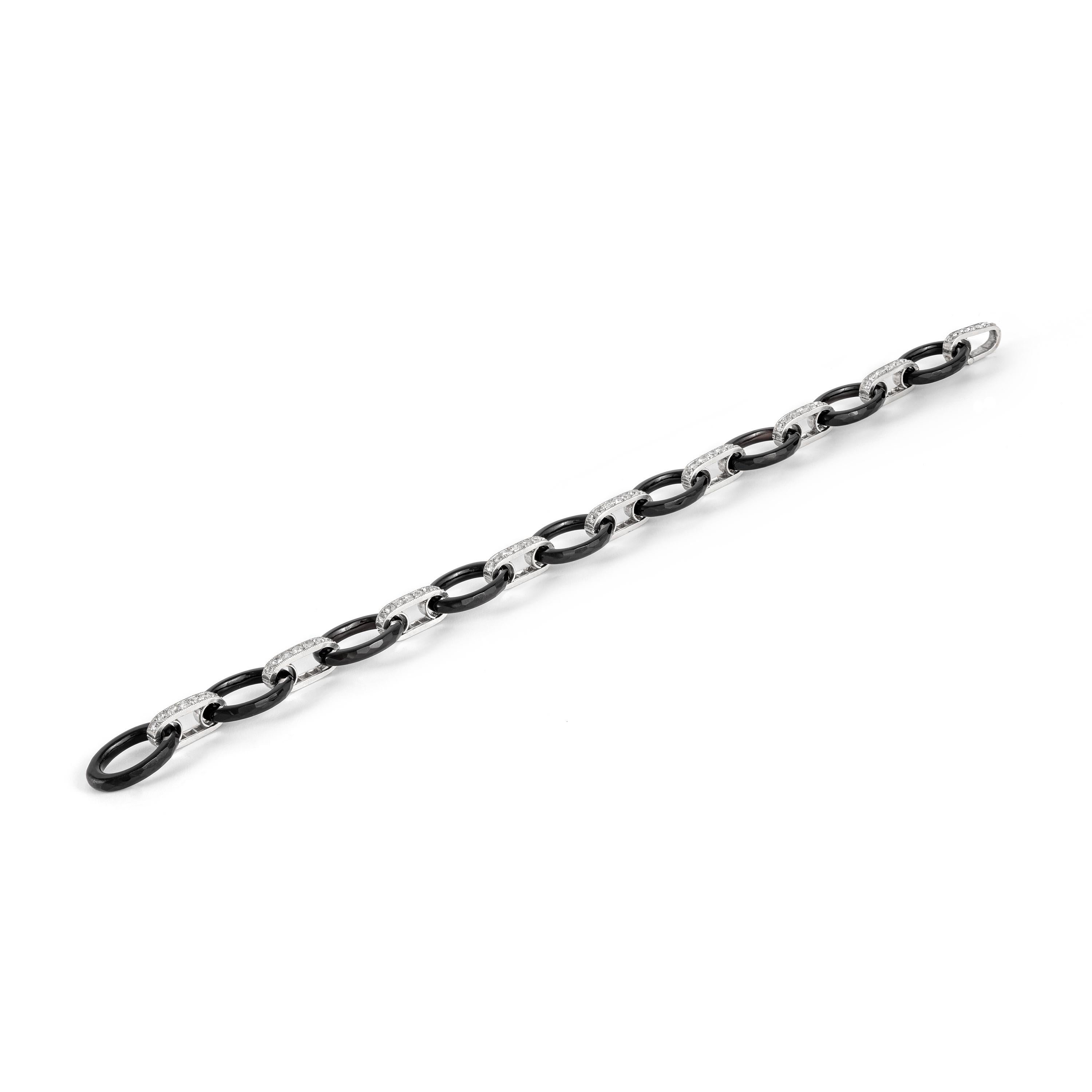 French Art Deco Diamond Onyx Platinum Bracelet In Excellent Condition For Sale In Geneva, CH