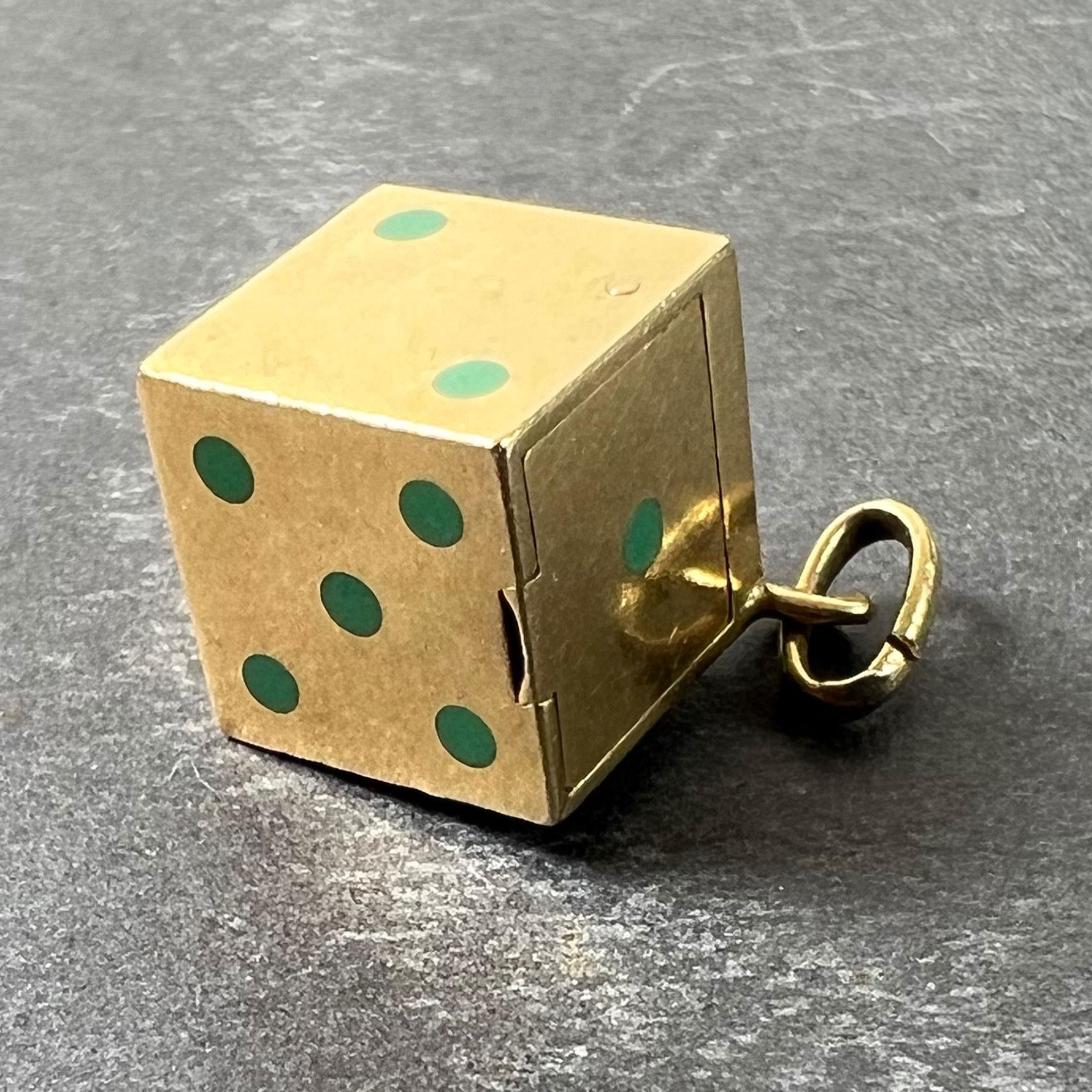 French Art Deco Die with Miniature Dice 18K Yellow Gold Enamel Charm Pendant In Good Condition For Sale In London, GB