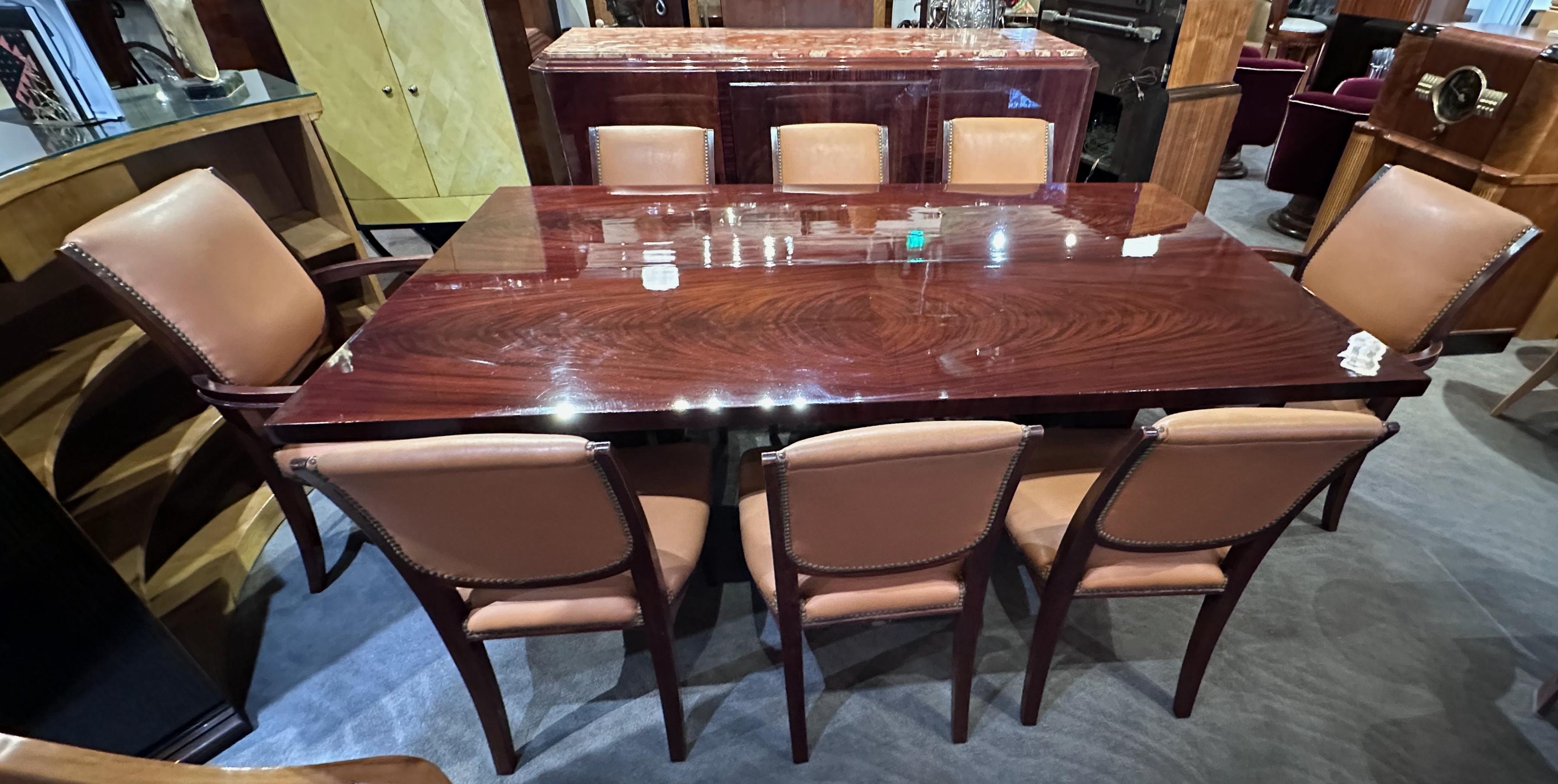 Milieu du XXe siècle French Art Deco Dining Room Suite 8 Chairs and 3 Matching Side Pieces en vente