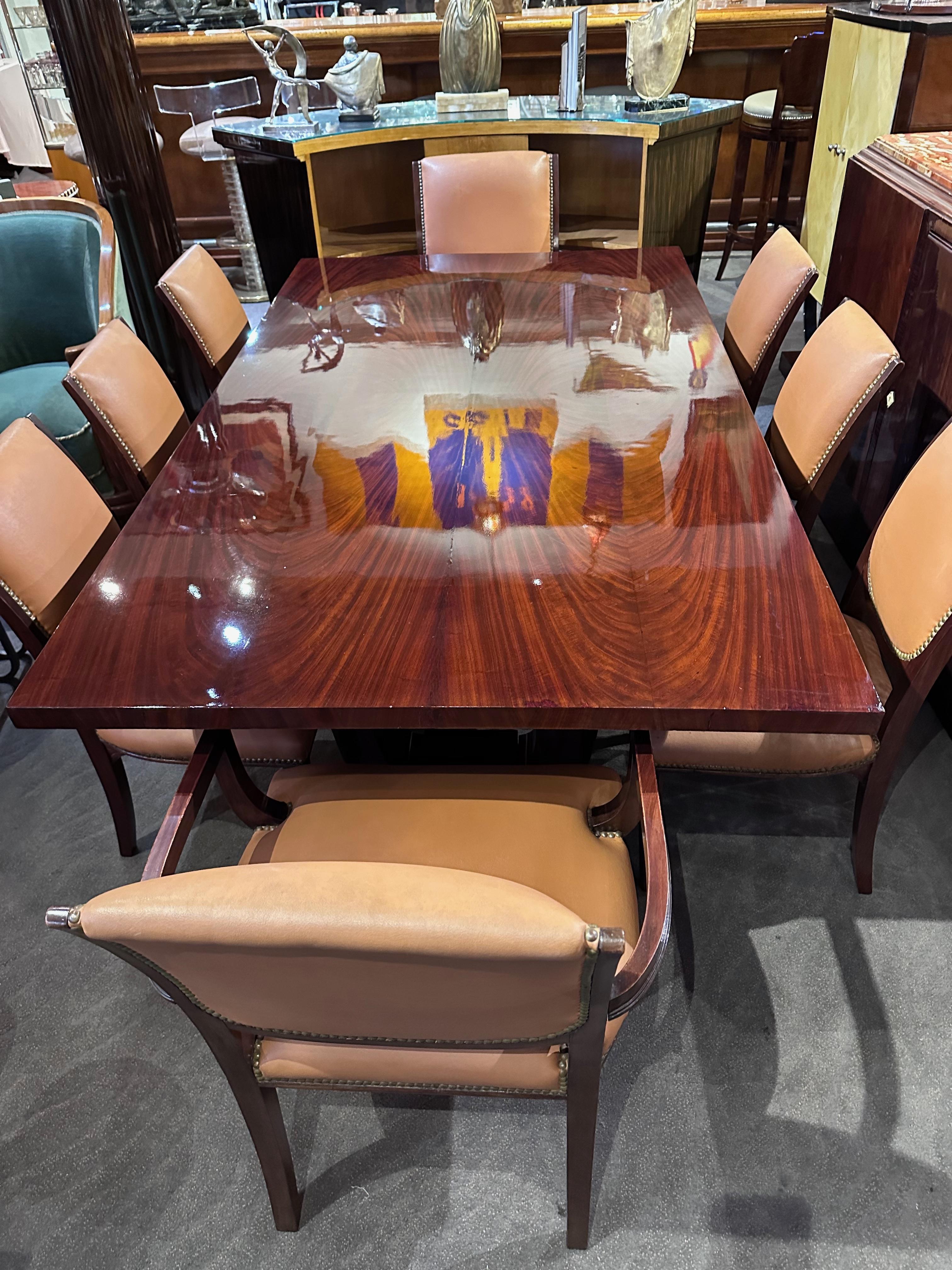 French Art Deco Dining Room Suite 8 Stühle und 3 passende Side Pieces (Leder) im Angebot