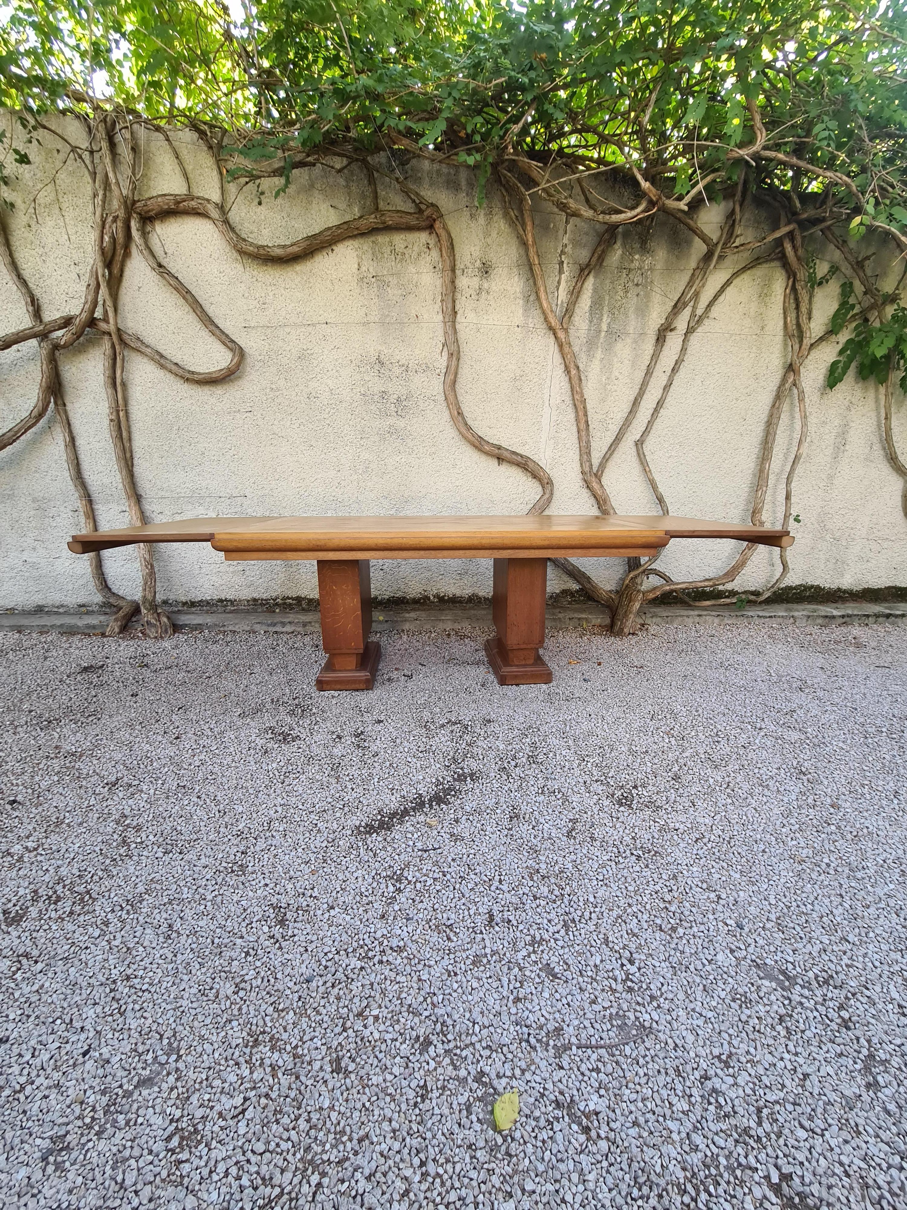 French Art Deco Dining Room Table, circa 1940 For Sale 4