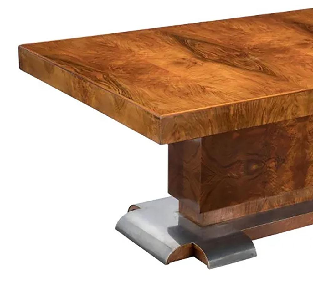 Français Table de salle à manger Art déco attribuée à Dominique magnifique bois de ronce et nickel en vente