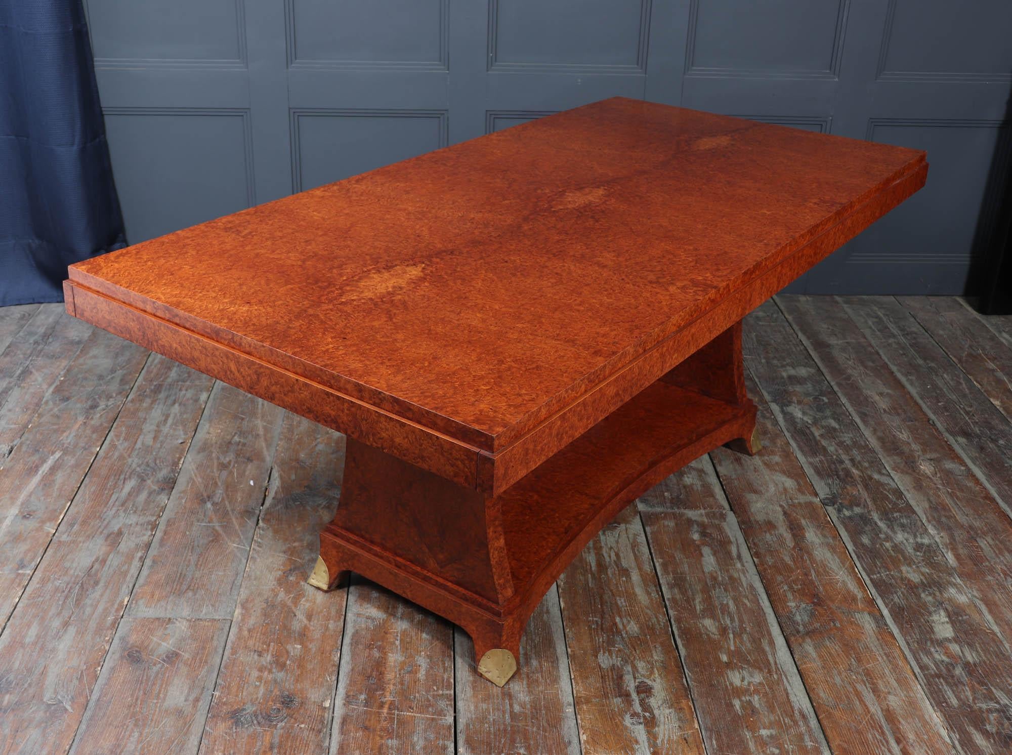 French Art Deco Dining Table in Amboyna, Circa 1925 For Sale 7