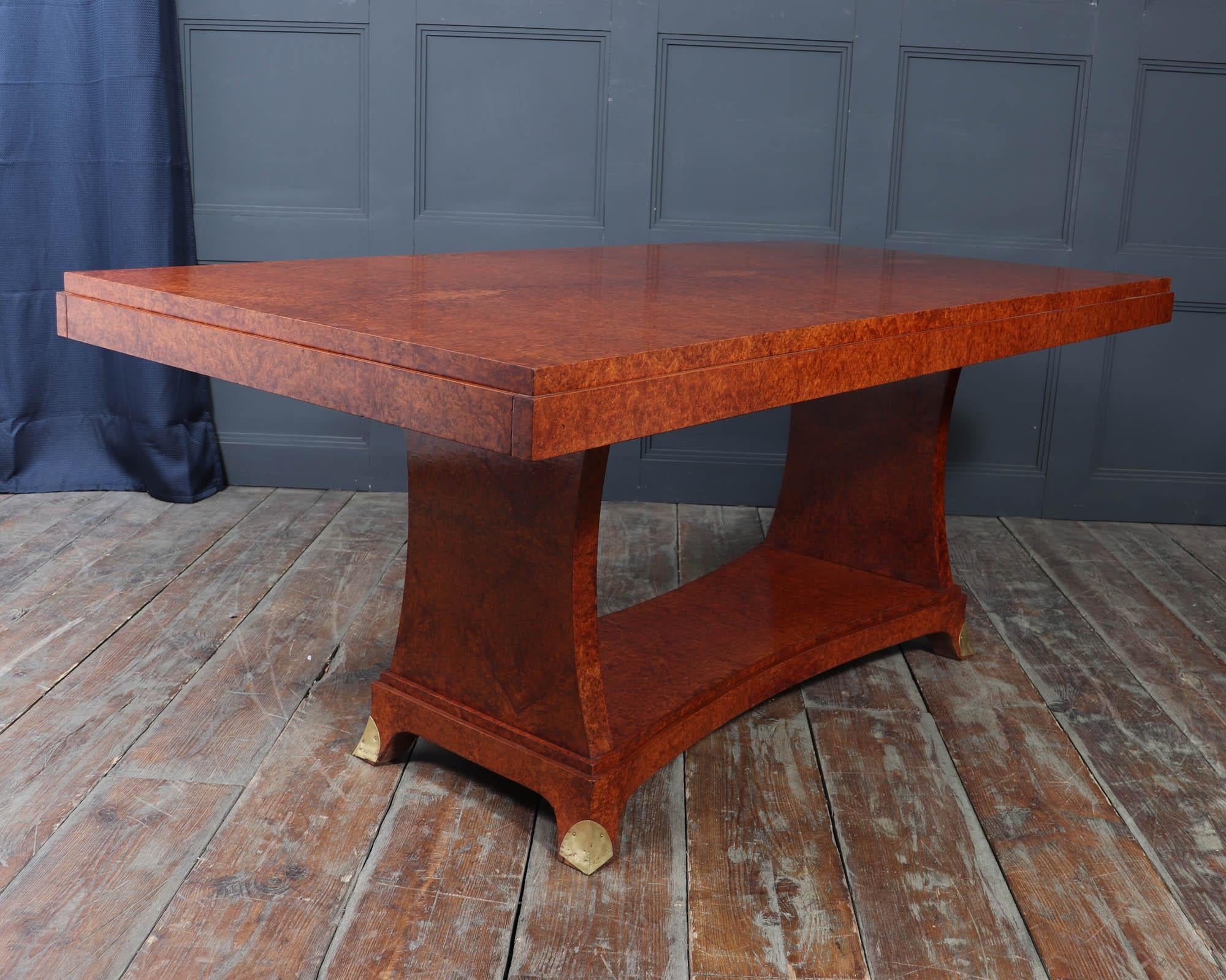 French Art Deco Dining Table in Amboyna, Circa 1925 For Sale 8
