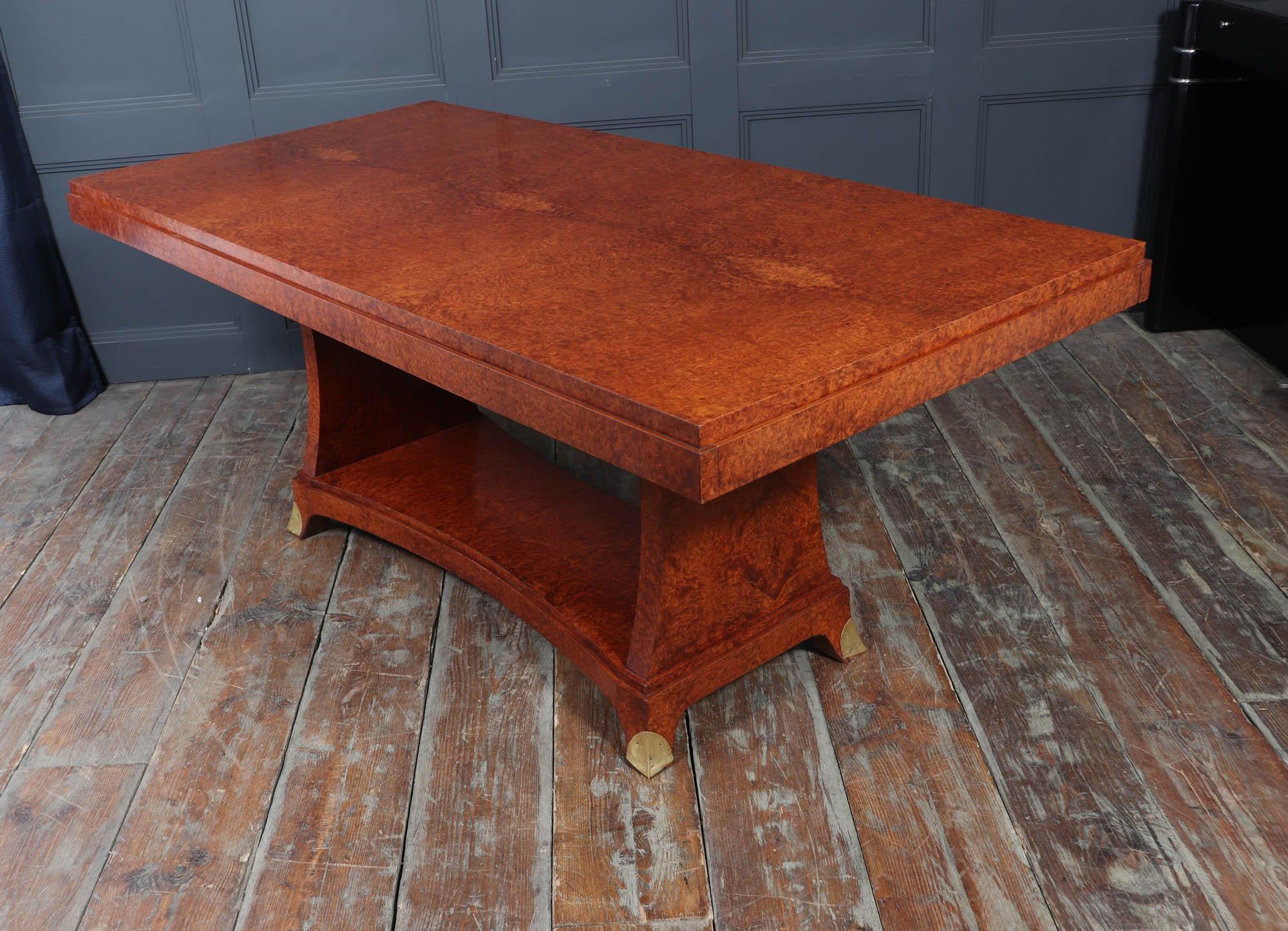 French Art Deco Dining Table in Amboyna, Circa 1925 For Sale 9