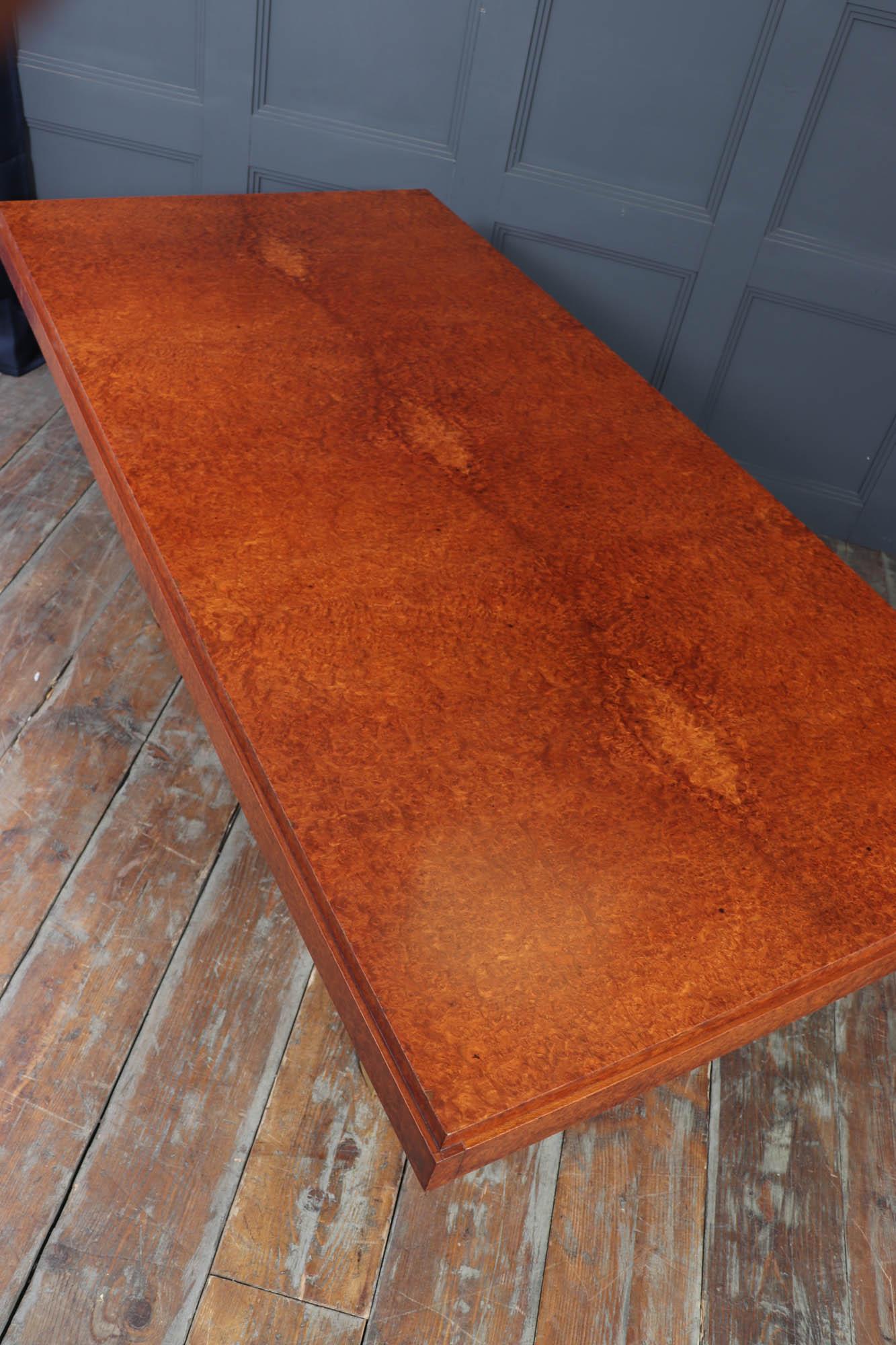 French Art Deco Dining Table in Amboyna, Circa 1925 For Sale 10