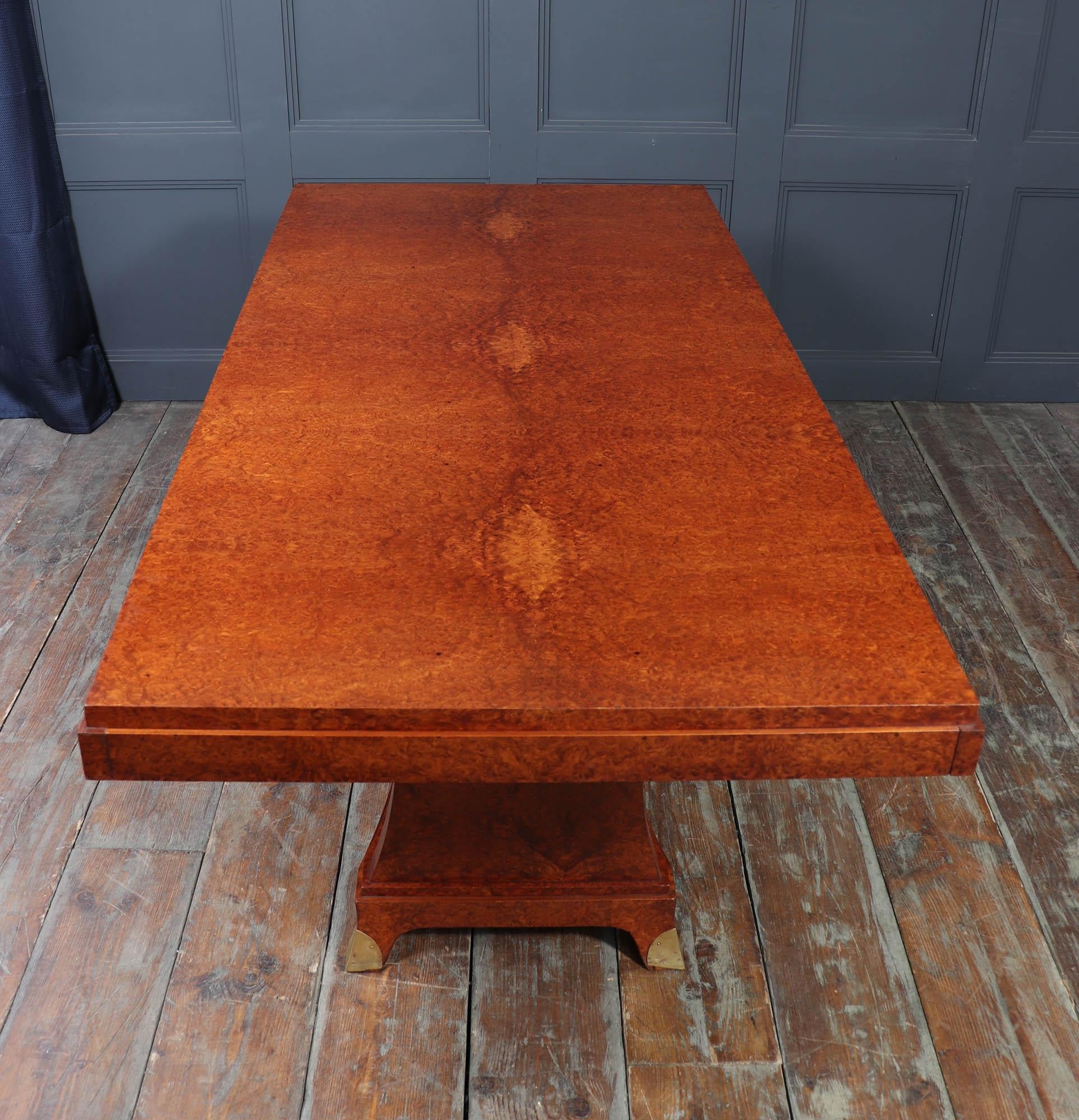 French Art Deco Dining Table in Amboyna, Circa 1925 For Sale 11