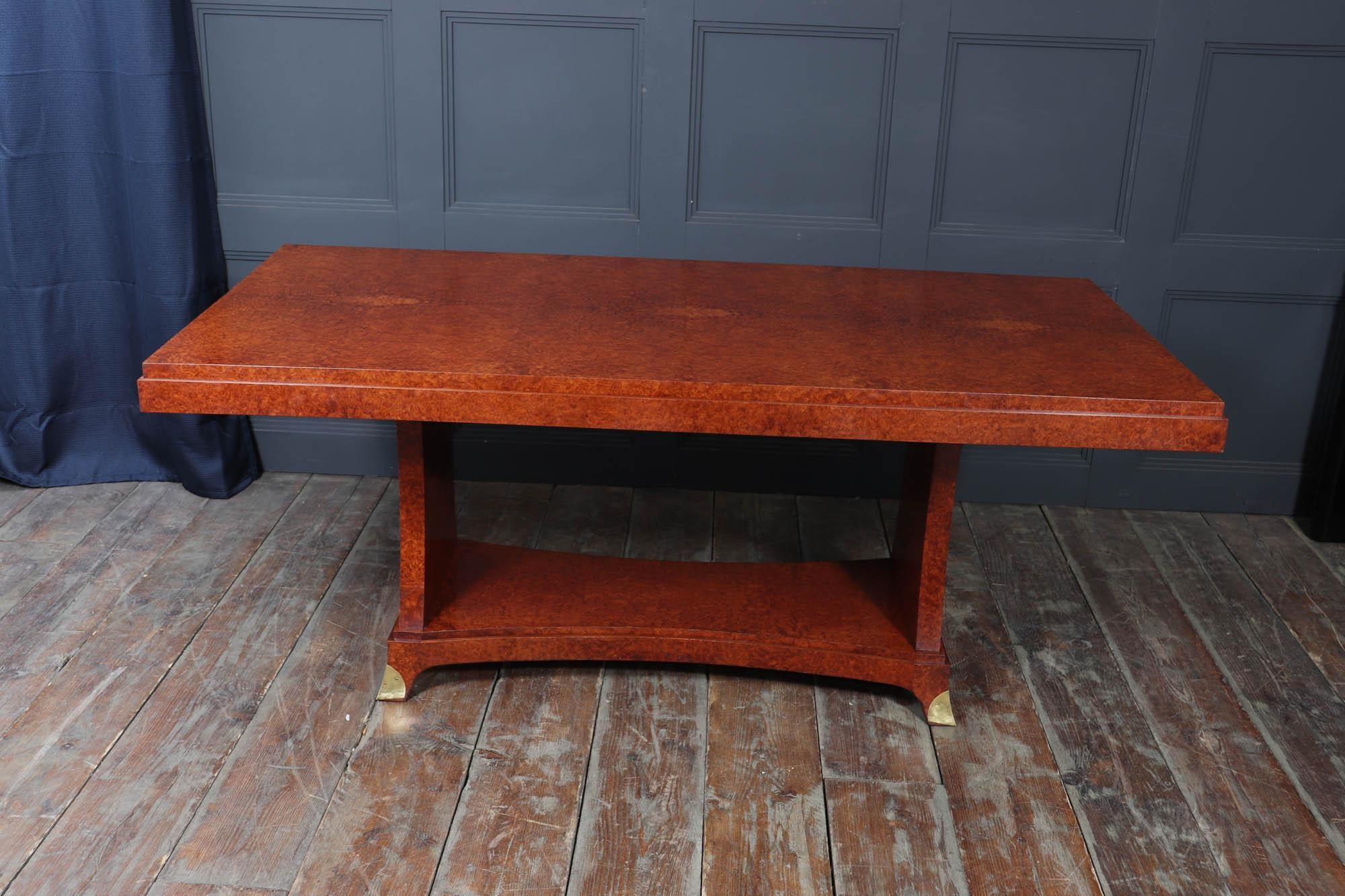 Early 20th Century French Art Deco Dining Table in Amboyna, Circa 1925 For Sale