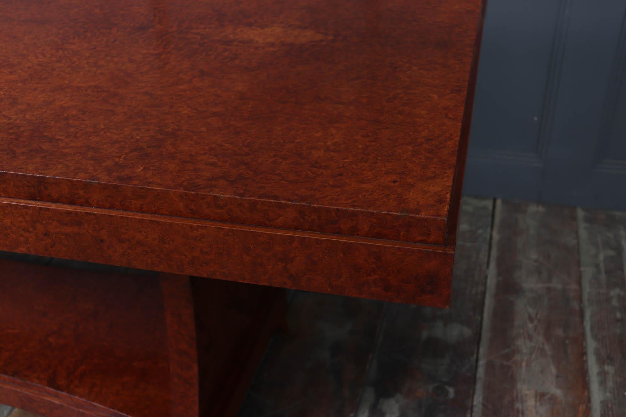 French Art Deco Dining Table in Amboyna, Circa 1925 For Sale 3