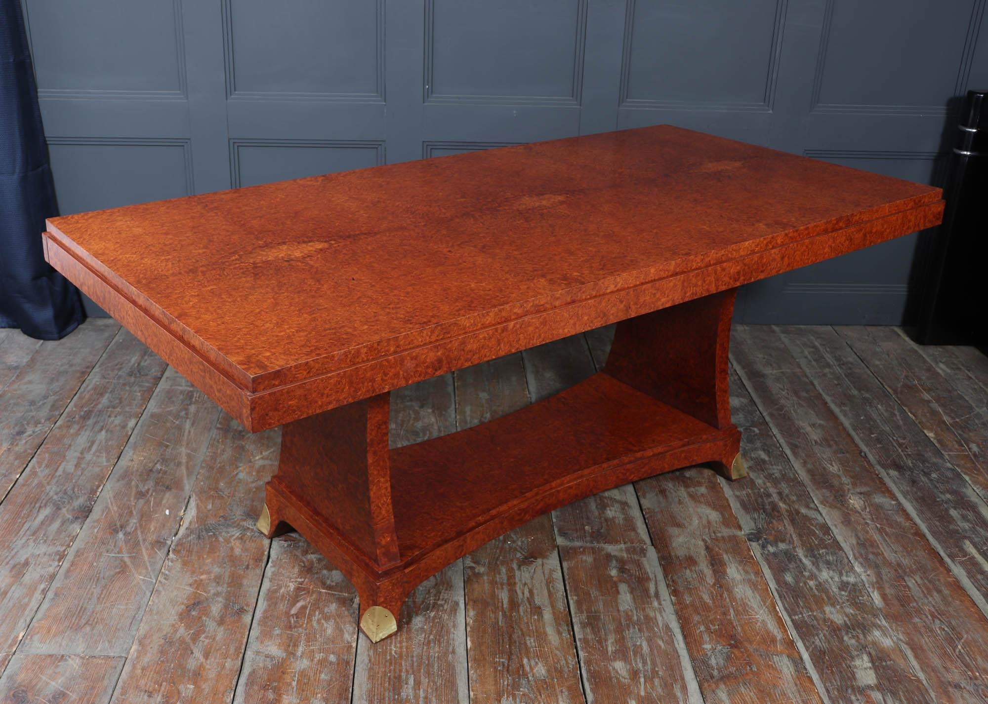French Art Deco Dining Table in Amboyna, Circa 1925 For Sale 4