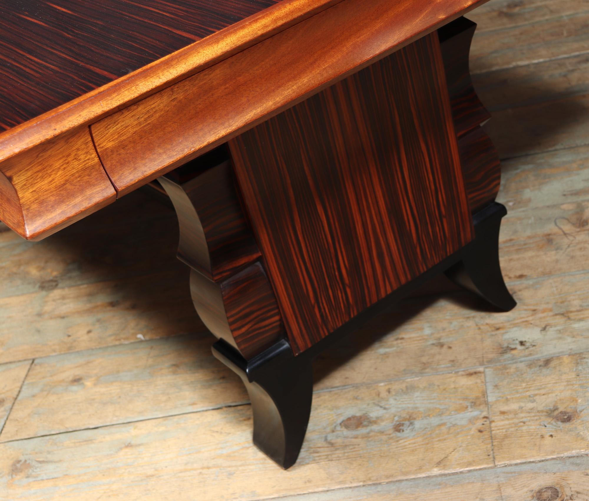 French Art Deco Dining Table in Macassar Ebony For Sale 2