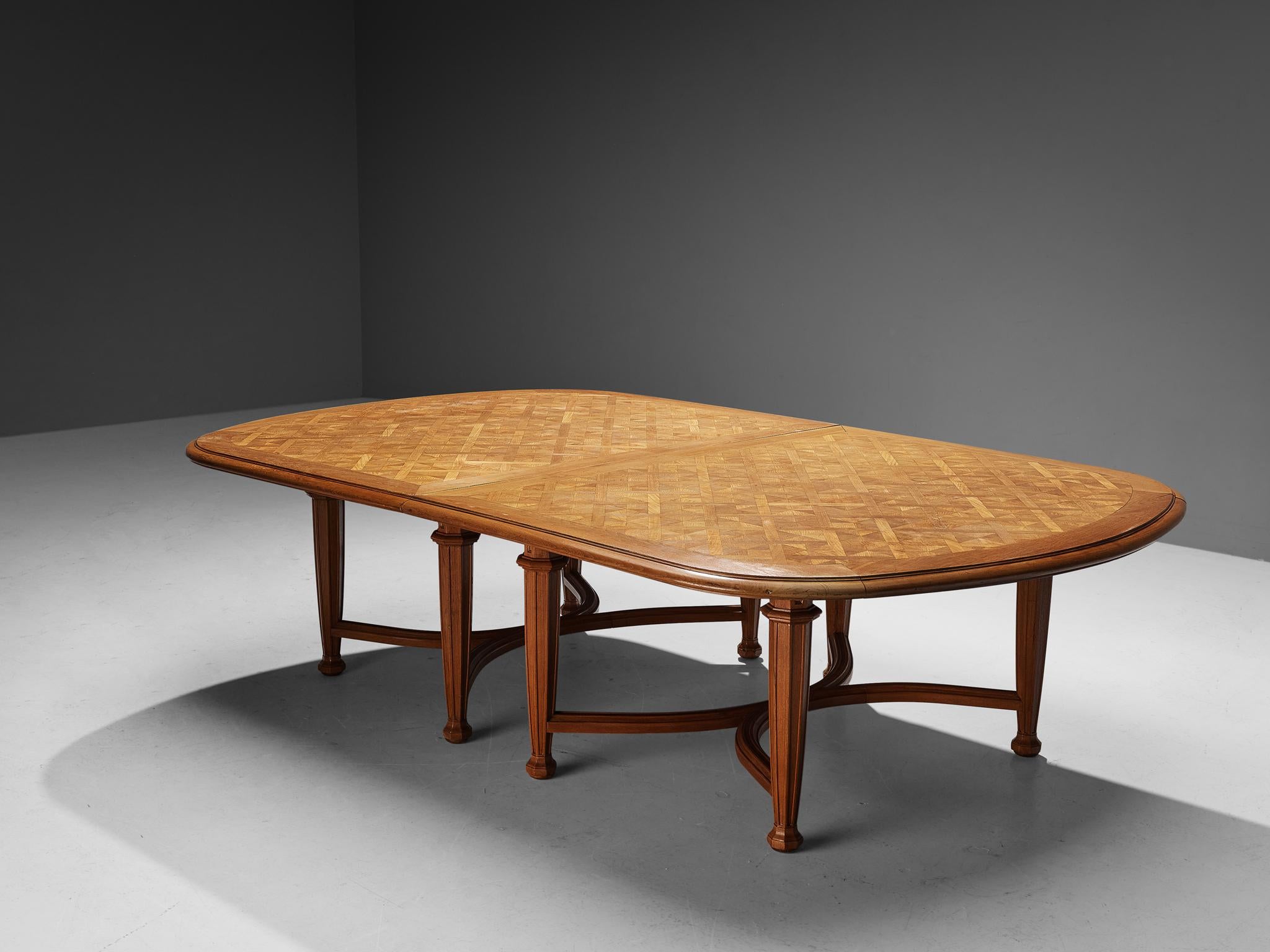 Dining table, oak, France, 1920s

This exquisite custom-made dining table of French origin undoubtedly breathes the Art Deco Period of the 1920s. The top is executed with a graphic wooden inlay that shows a geometric pattern of angular shapes. The