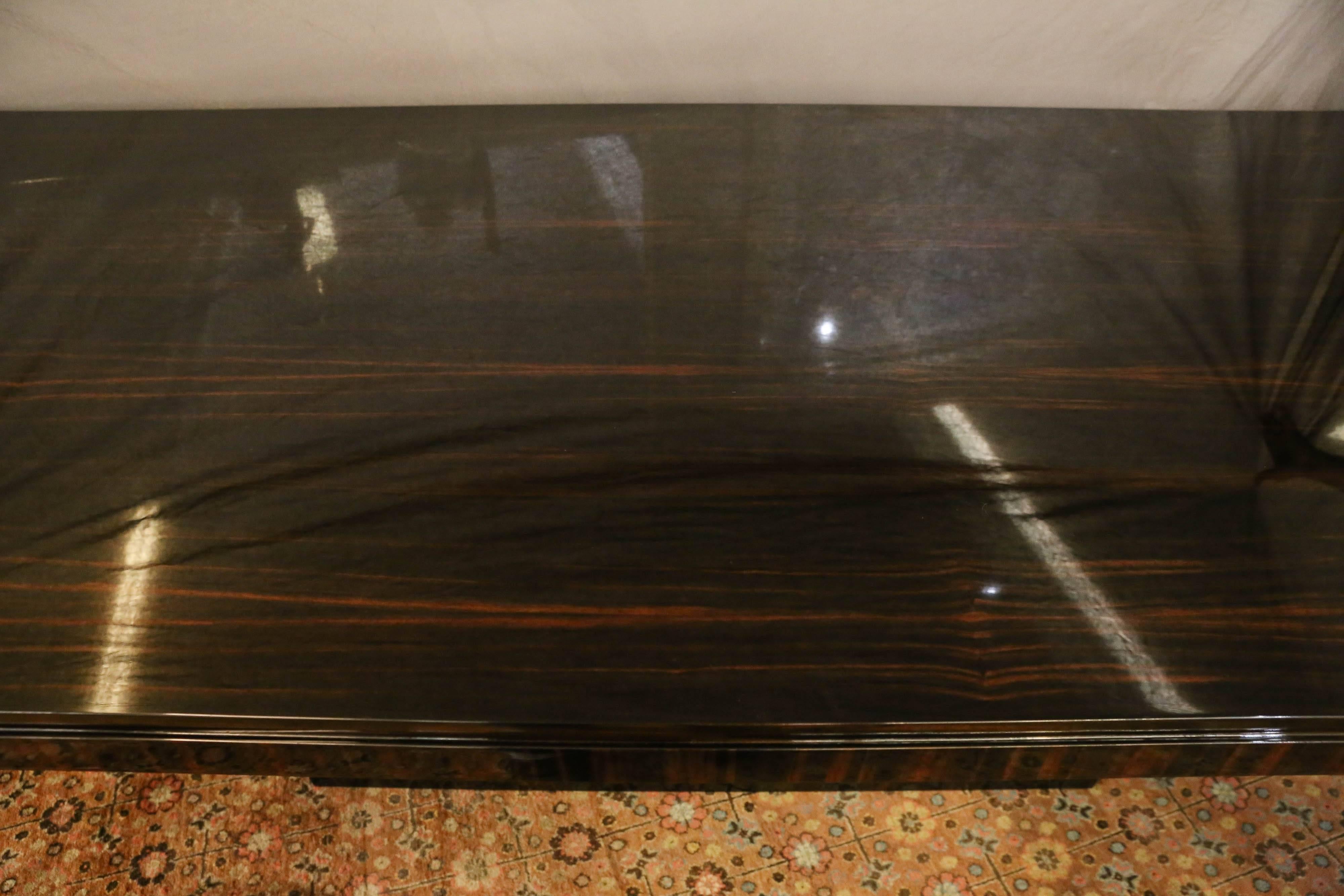 Mid-20th Century French Art Deco Dinning Room Table in Macassar