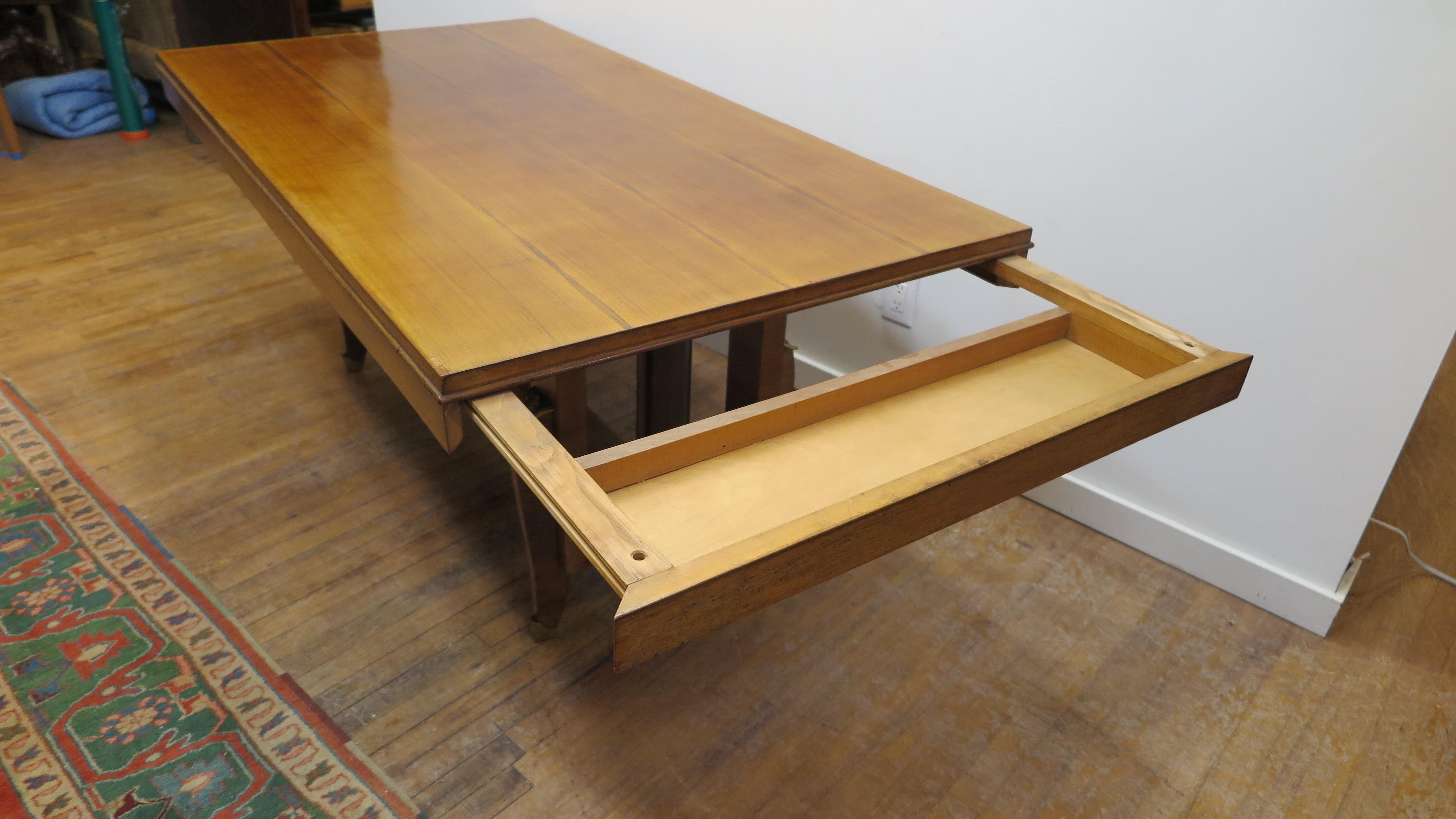 French Art Deco Dinning Table In Good Condition In New York, NY