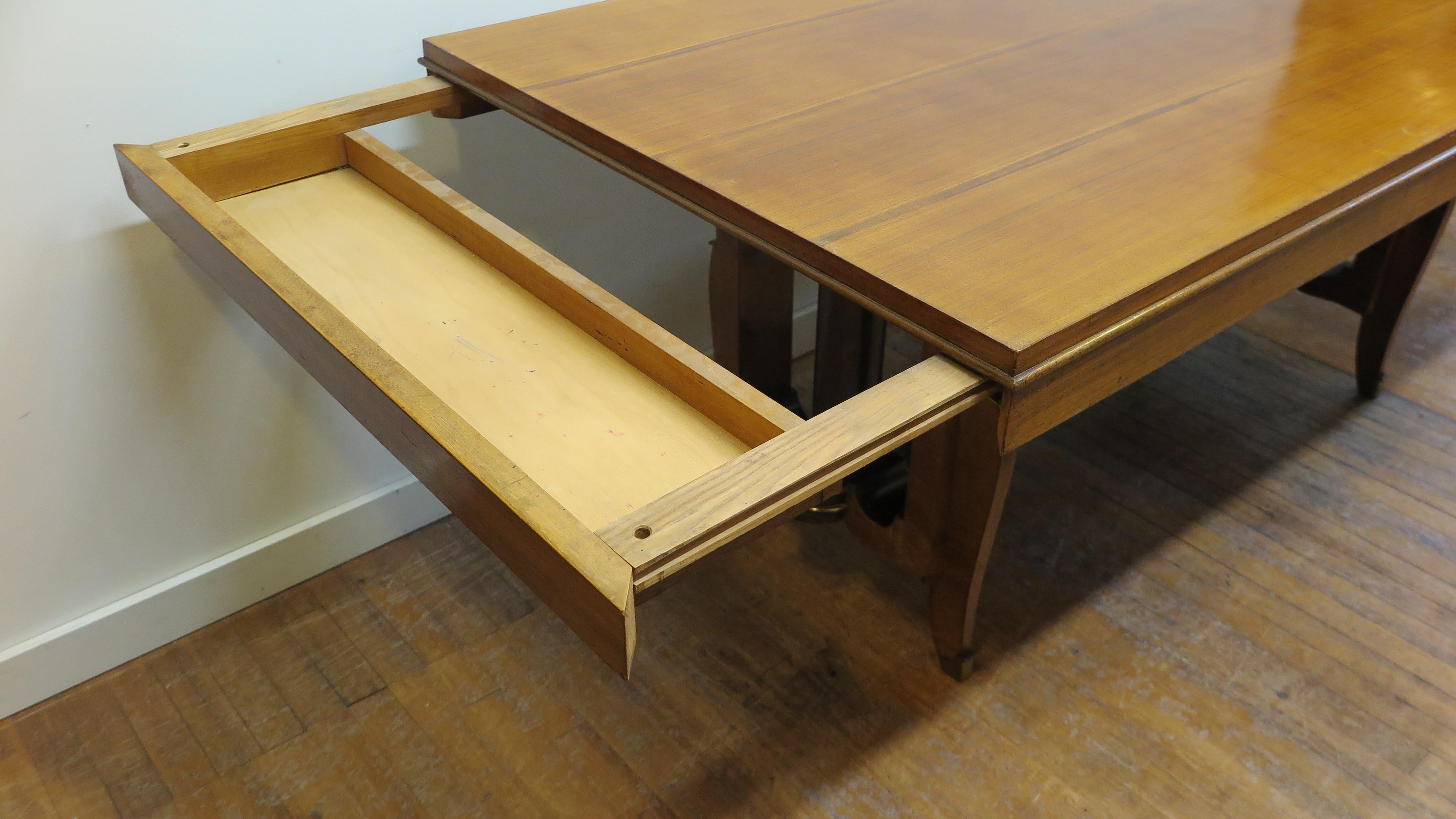 Mid-20th Century French Art Deco Dinning Table