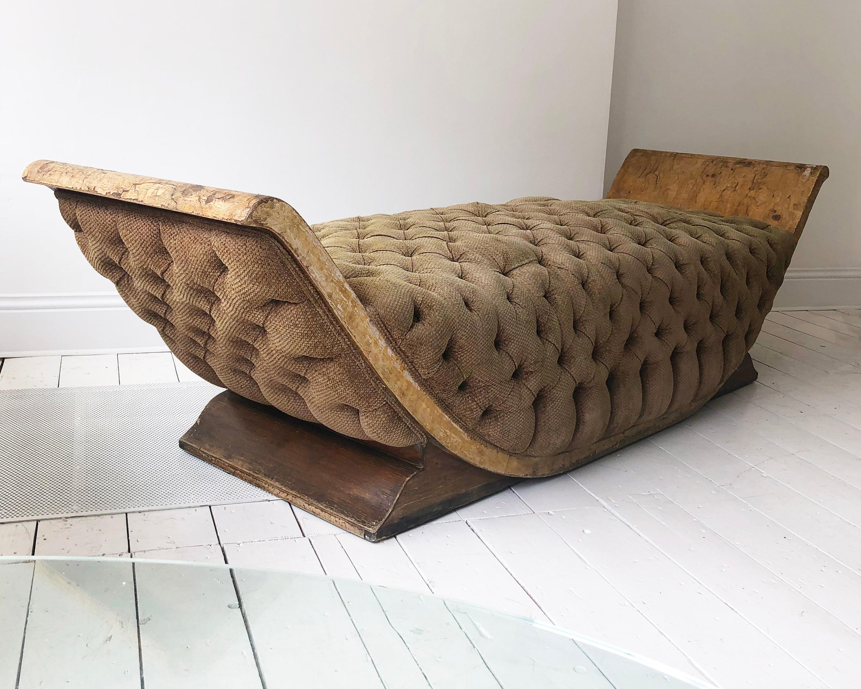 Mid-20th Century French Art Deco Distressed Gondola Chaise Longue Antique Daybed Vintage