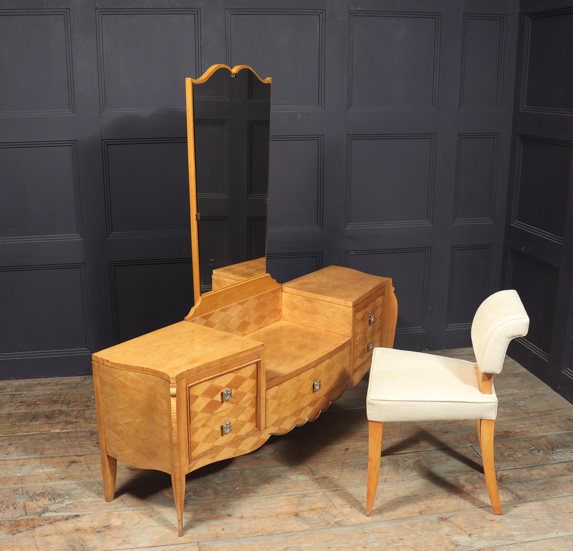 Mid-20th Century French Art Deco Dressing Table and Stool in Sycamore For Sale